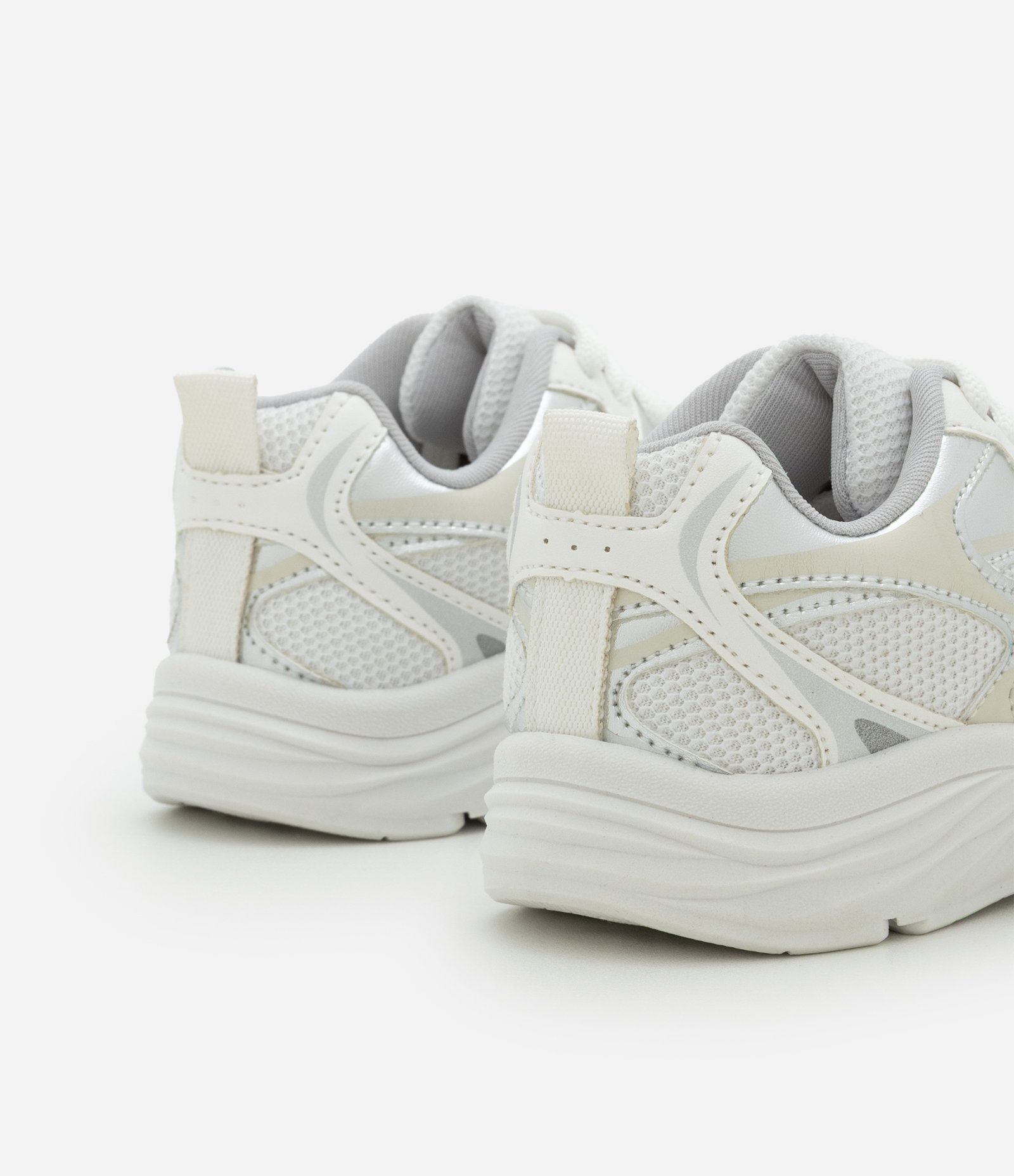 Tênis Infantil Esportivo em PU com Recortes e Texturas - Tam 20 ao 28 Prata 4