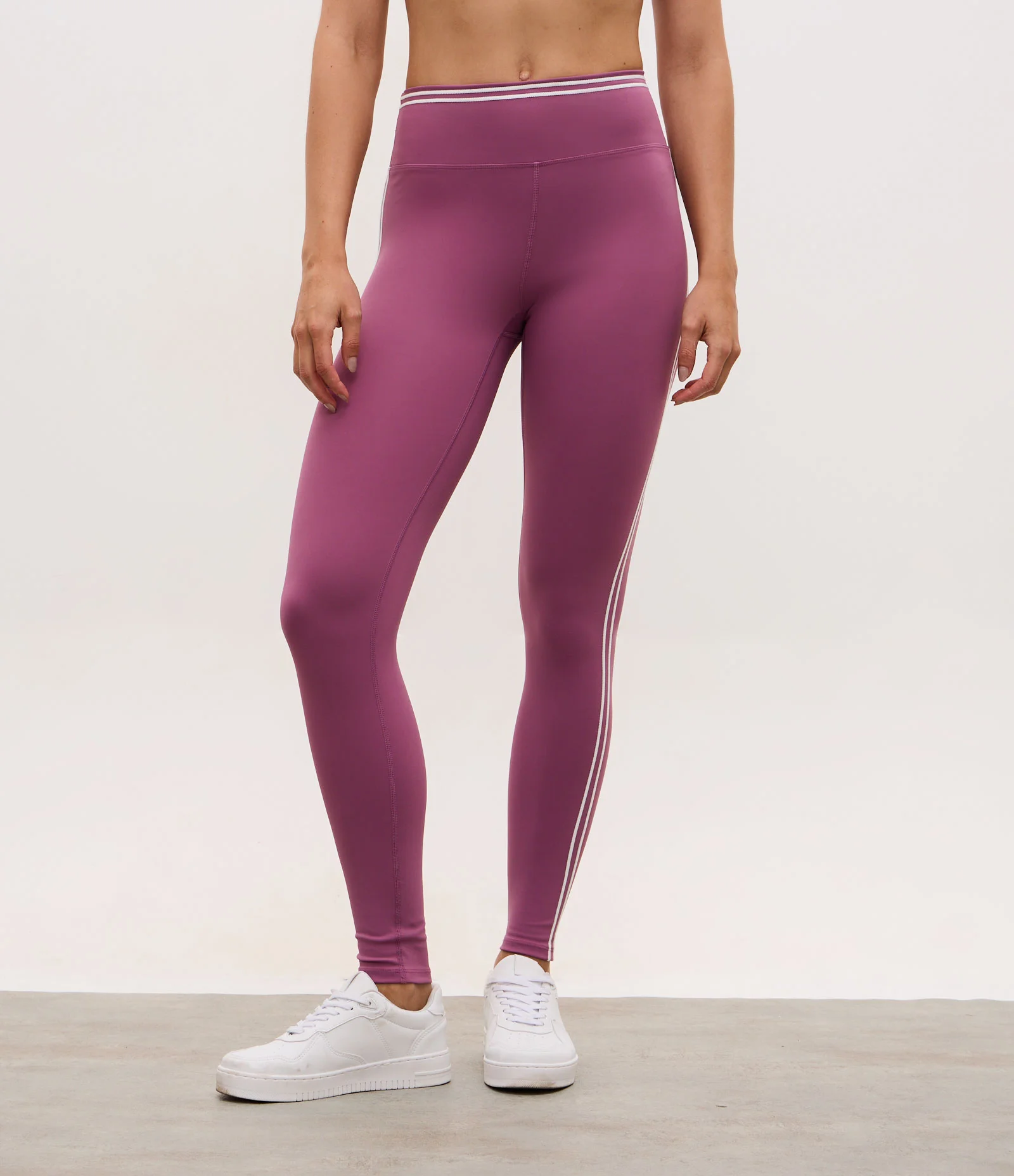 Calça Legging Esportiva em Microfibra com Detalhes Contrastantes Rosa 2