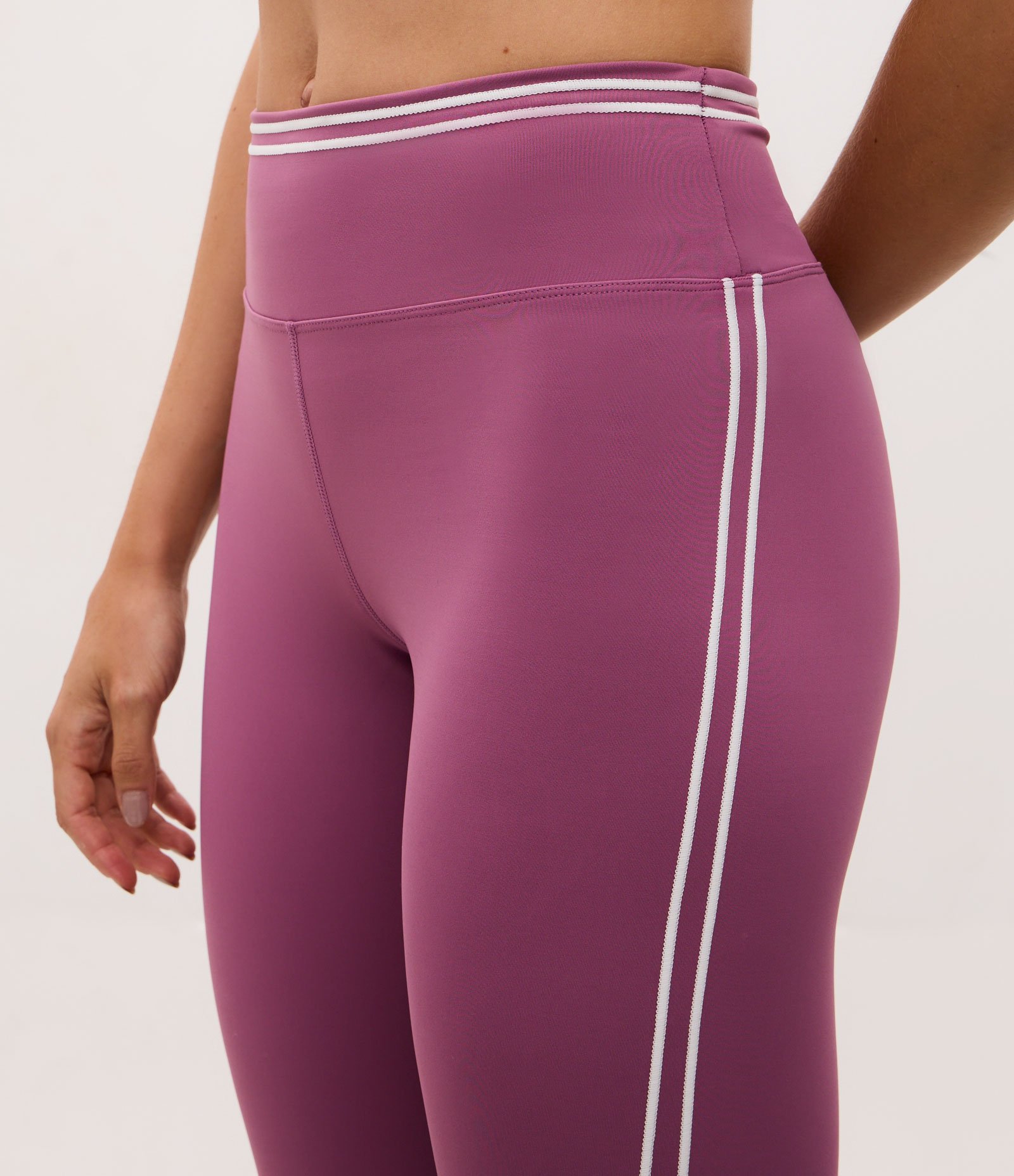 Calça Legging Esportiva em Microfibra com Detalhes Contrastantes Rosa 3