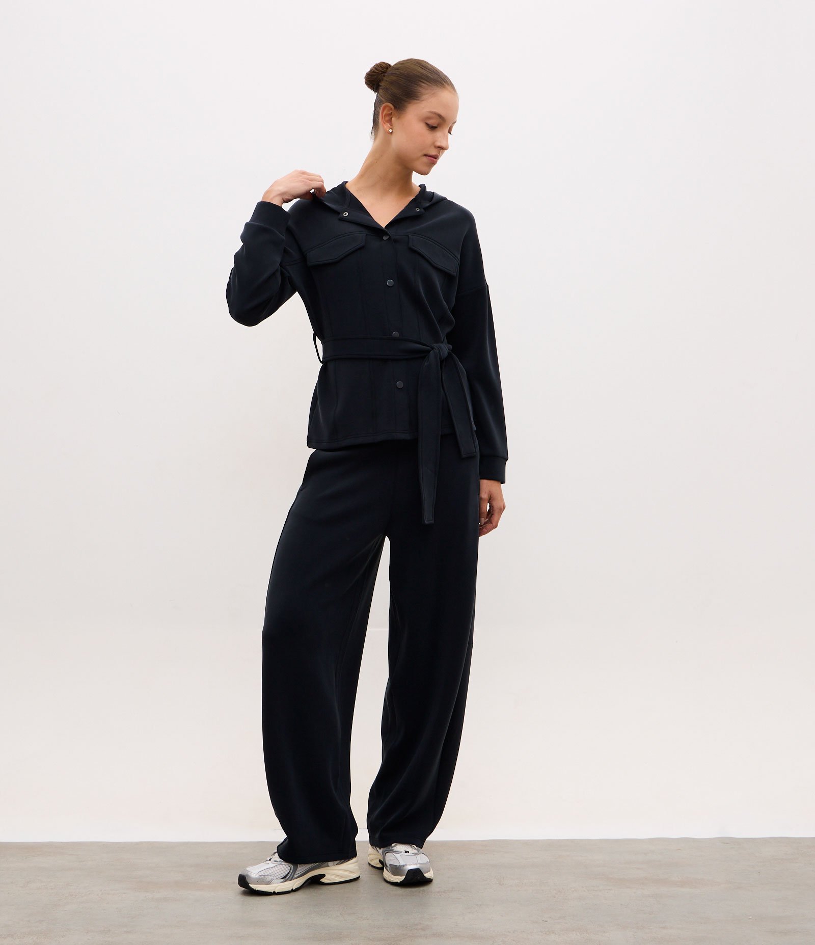 Jaqueta Utilitária Esportiva em Poliamida com Capuz Preto 5