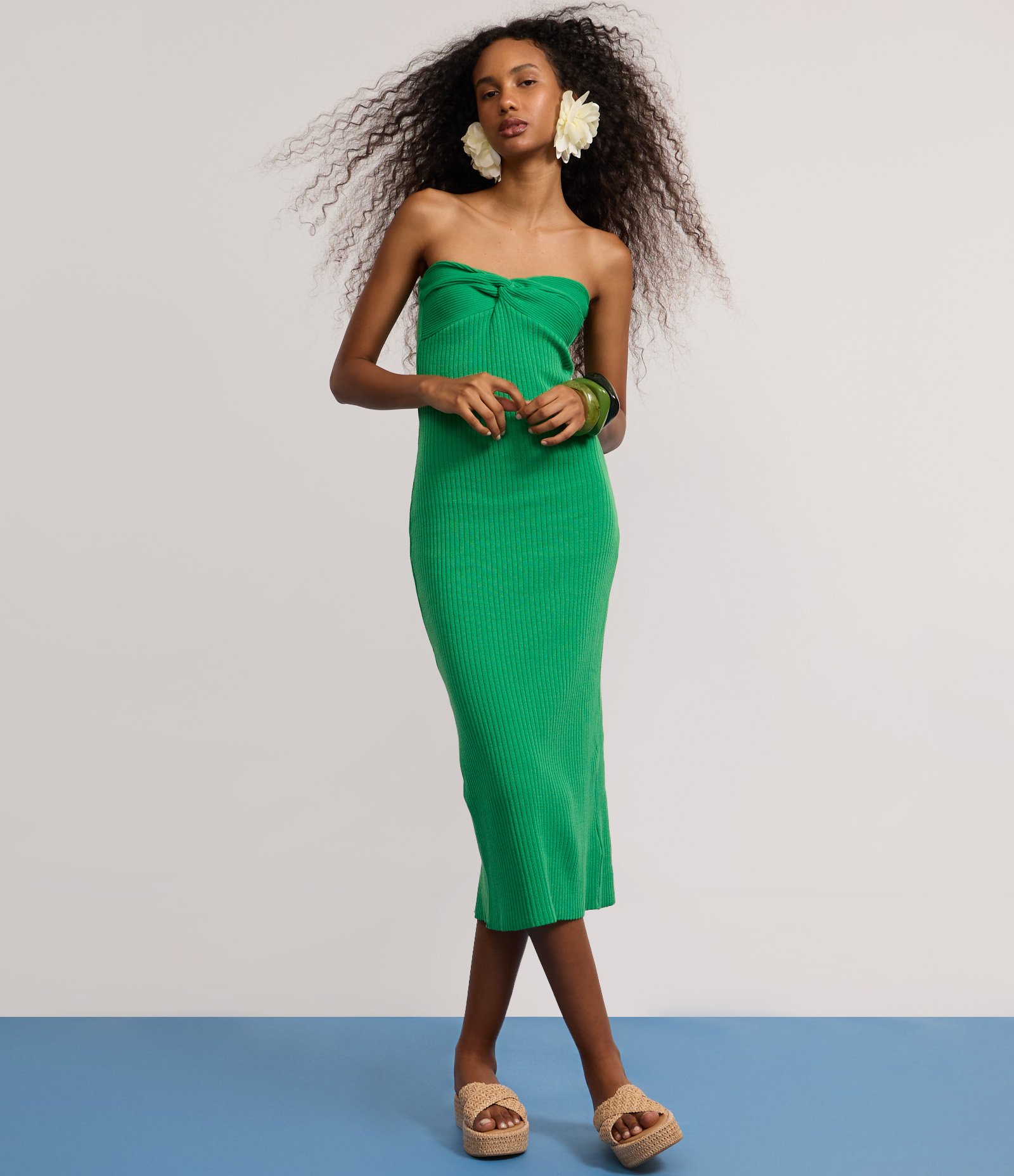 Vestido New Midi Tomara que Caia em Tricô com Torcido no Busto Verde 4