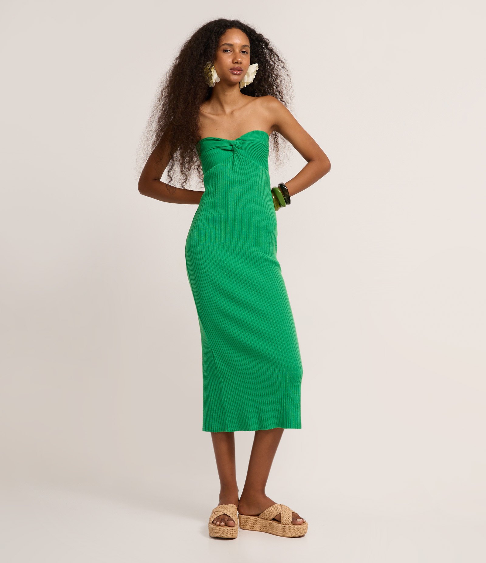 Vestido New Midi Tomara que Caia em Tricô com Torcido no Busto Verde 1