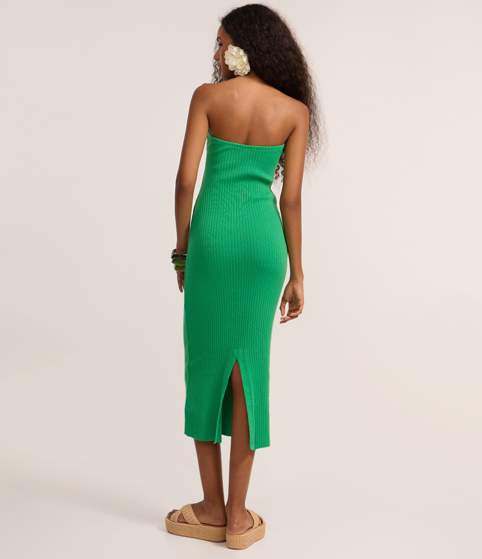 Vestido New Midi Tomara que Caia em Tricô com Torcido no Busto Verde 3