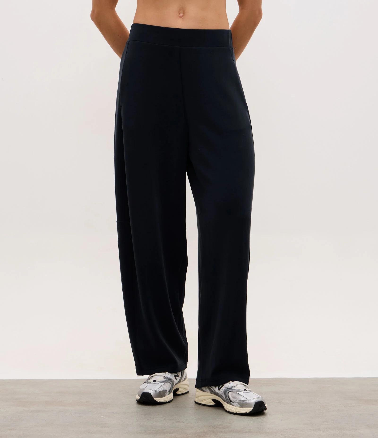 Calça Balloon Esportiva em Modal com Elástico no Cós Preto 2