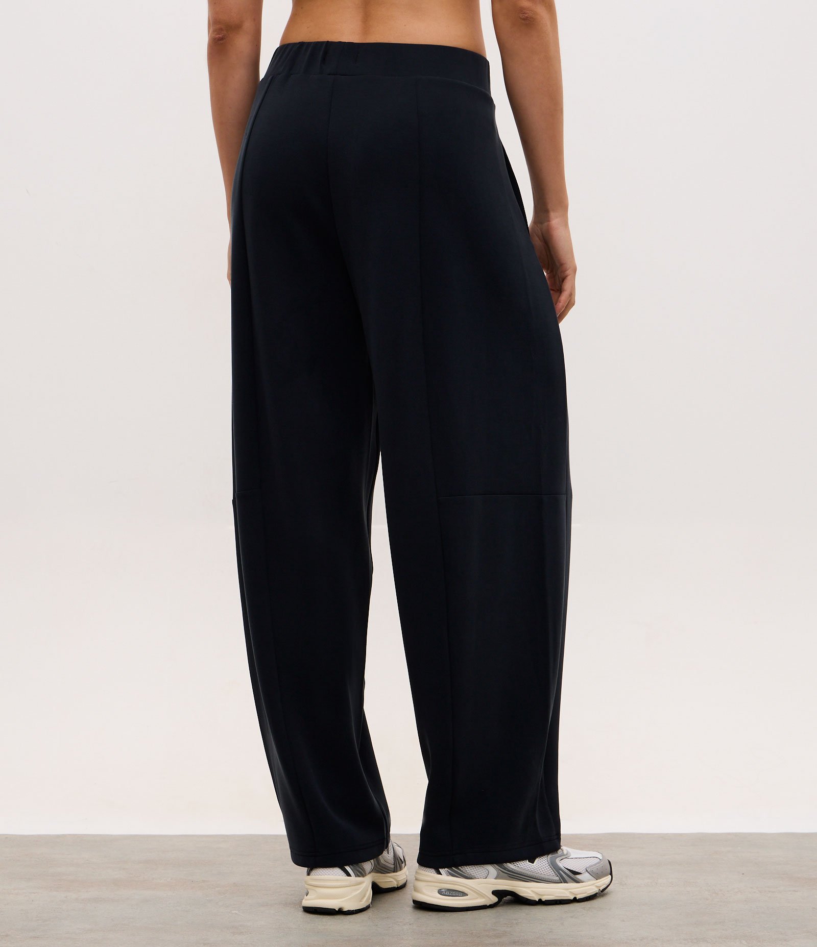 Calça Balloon Esportiva em Modal com Elástico no Cós Preto 4