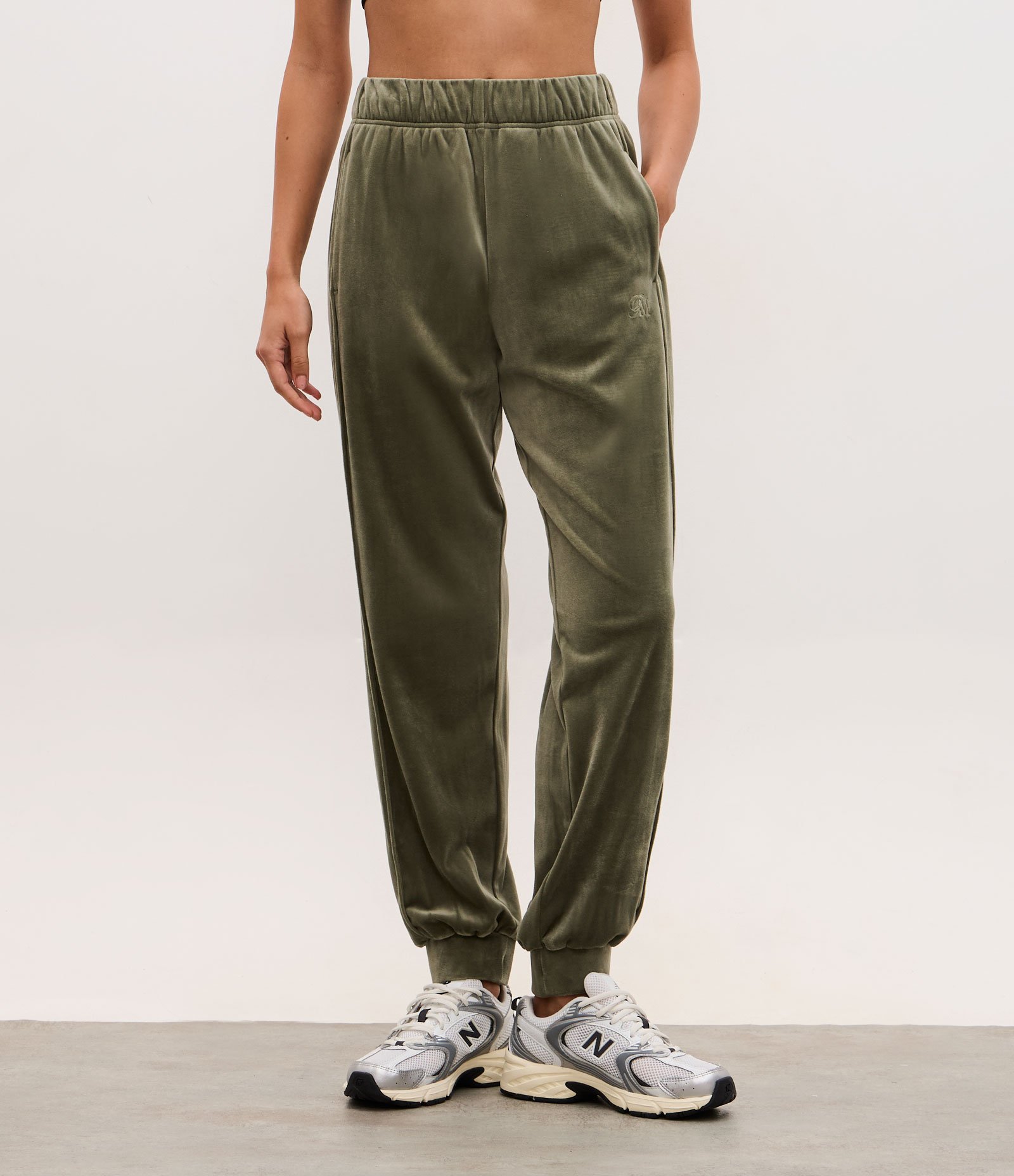 Calça Jogger Esportiva em Plush com Cós Elástico Verde 2