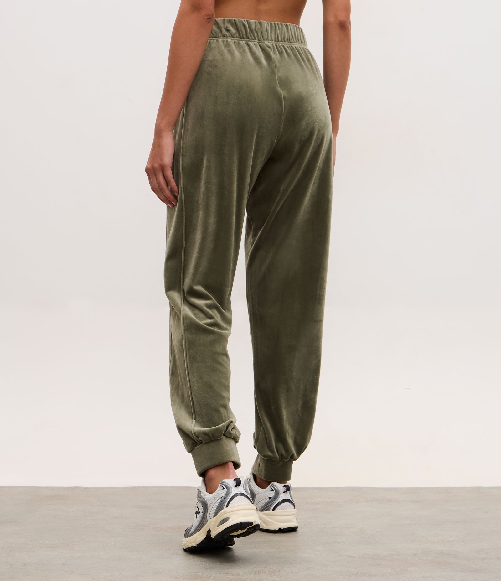Calça Jogger Esportiva em Plush com Cós Elástico Verde 4
