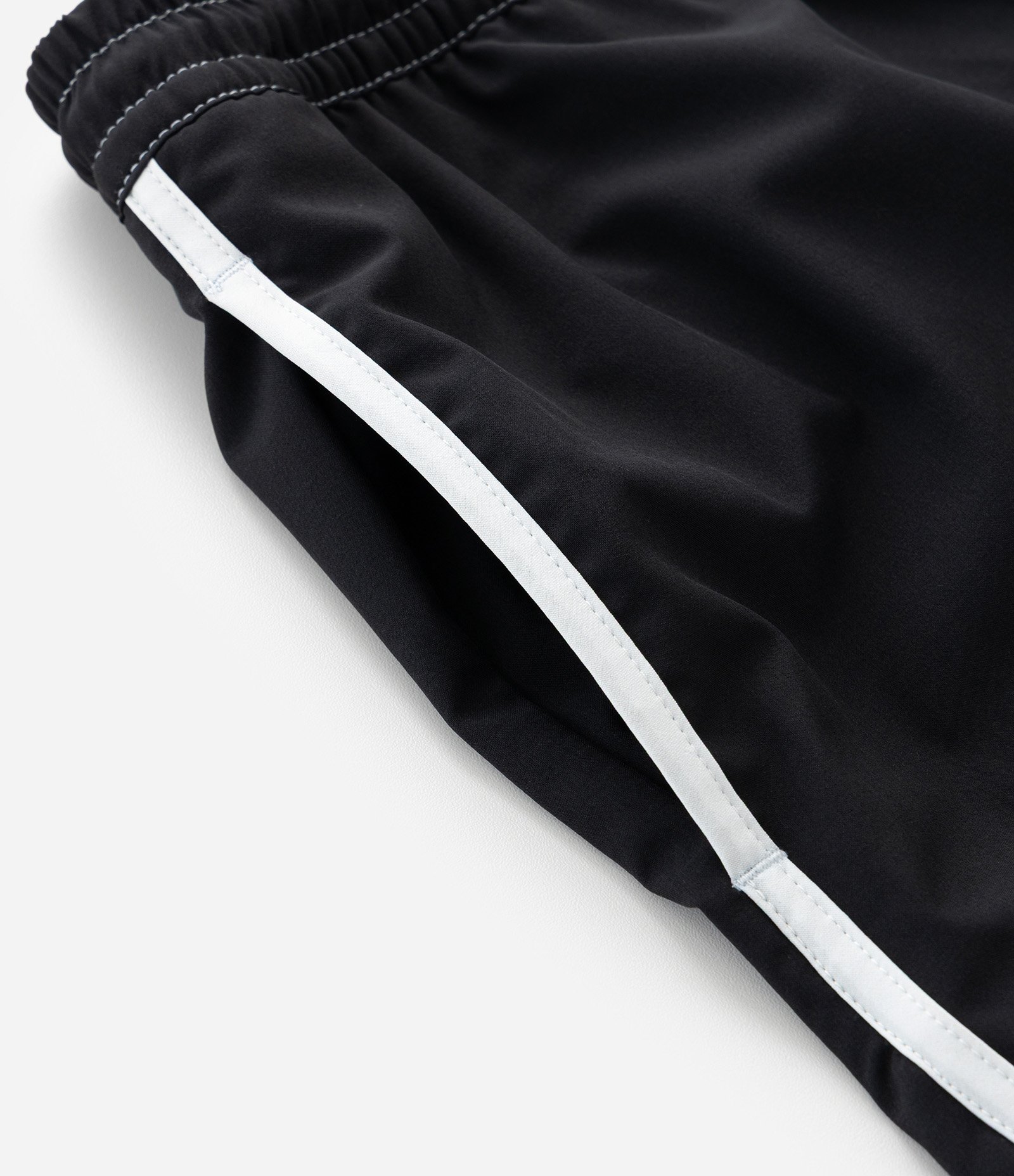 Bermuda de Banho em Tecido Sintético com Listra Contrastante Preto 9