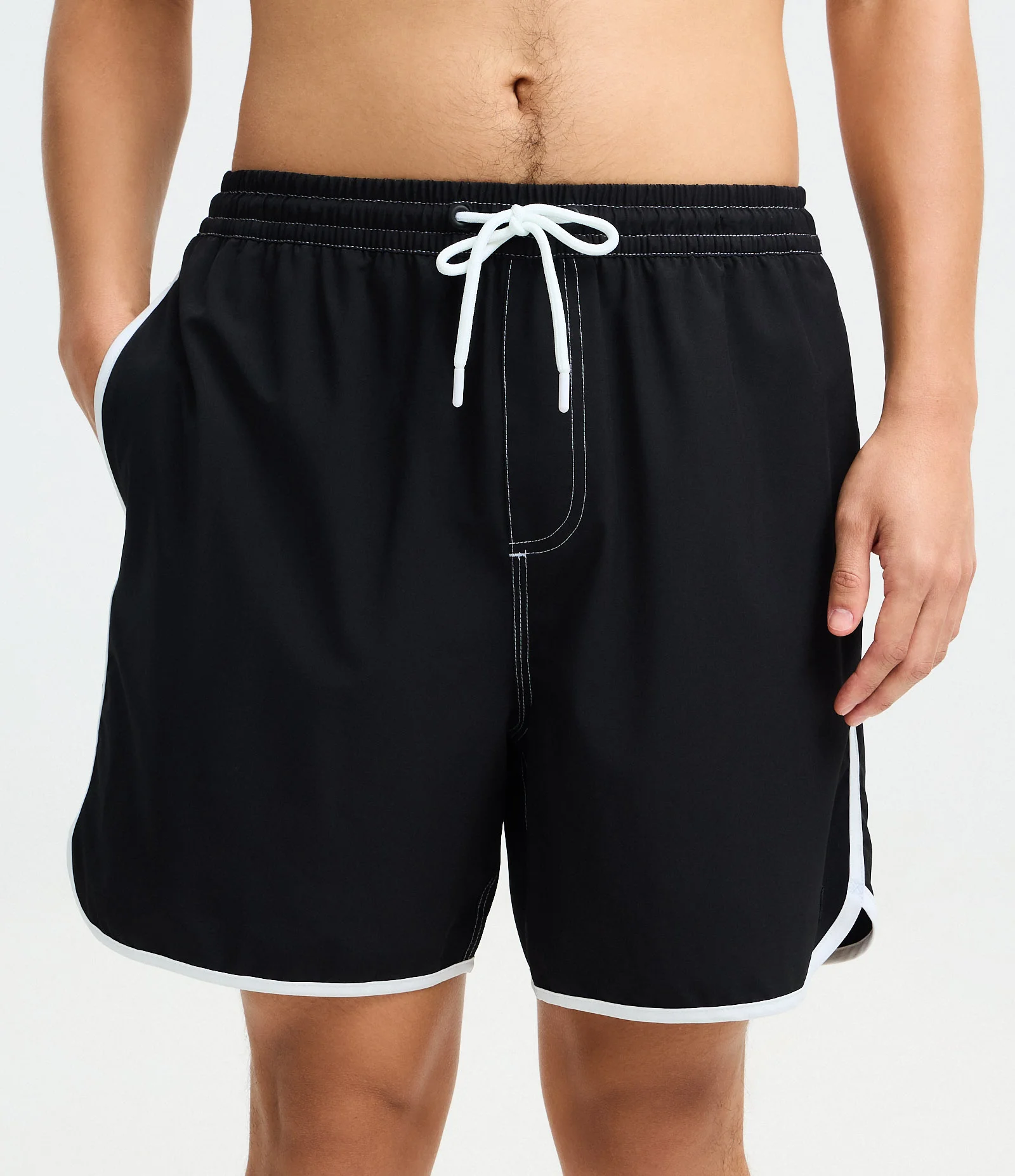 Bermuda de Banho em Tecido Sintético com Listra Contrastante Preto 2