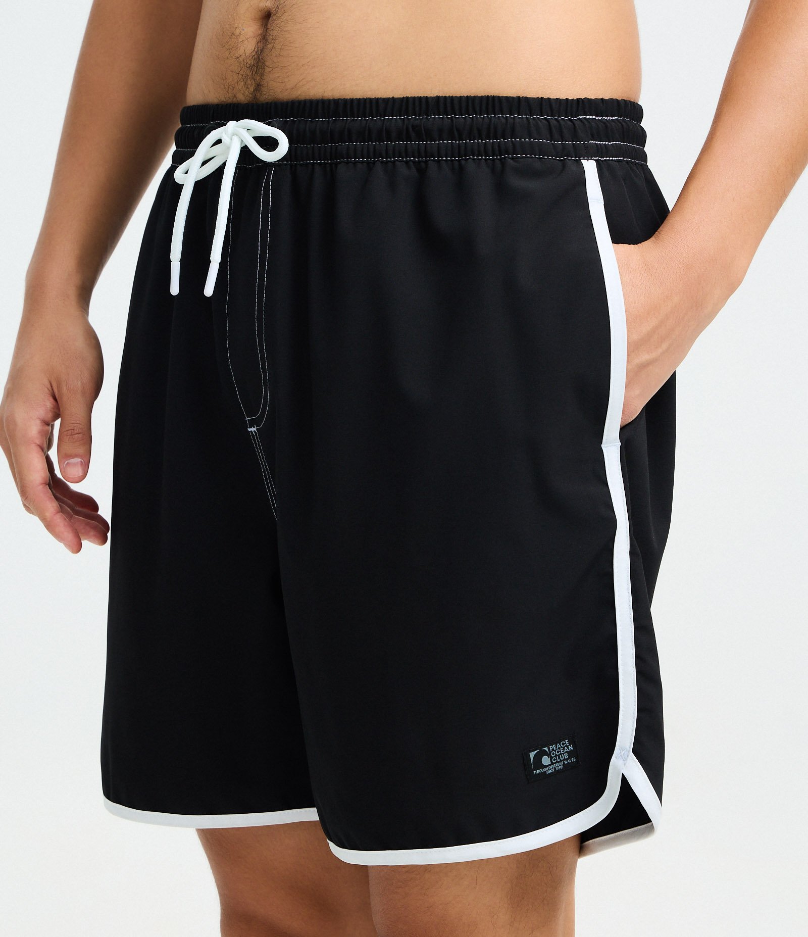 Bermuda de Banho em Tecido Sintético com Listra Contrastante Preto 3