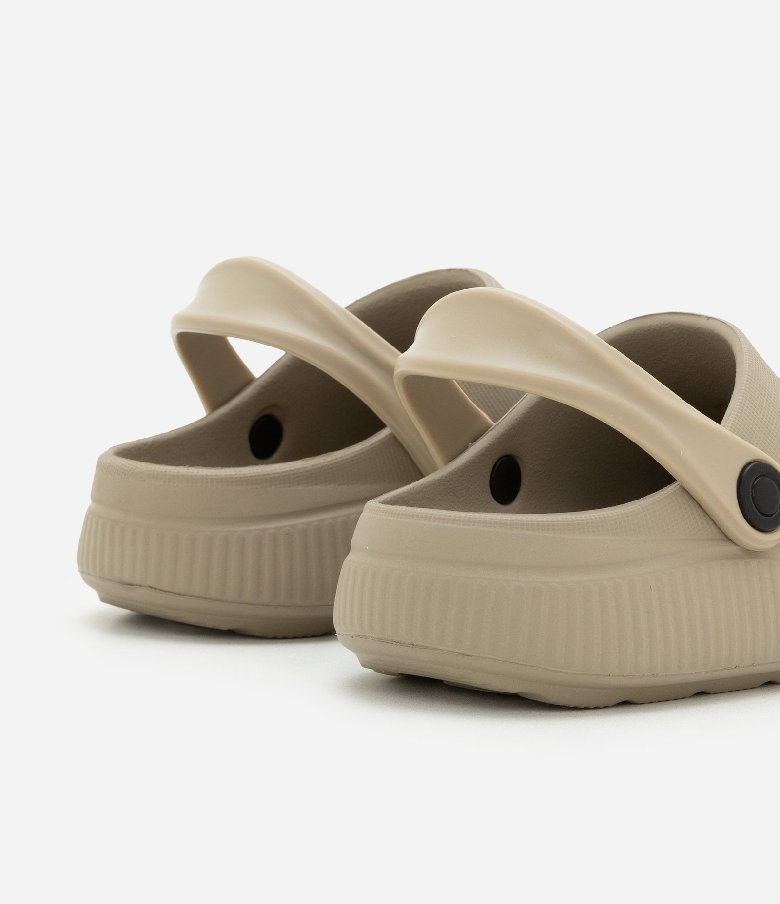 Sandália Infantil em PVC com Pug Aplicada - Tam 28 ao 36 Bege 2