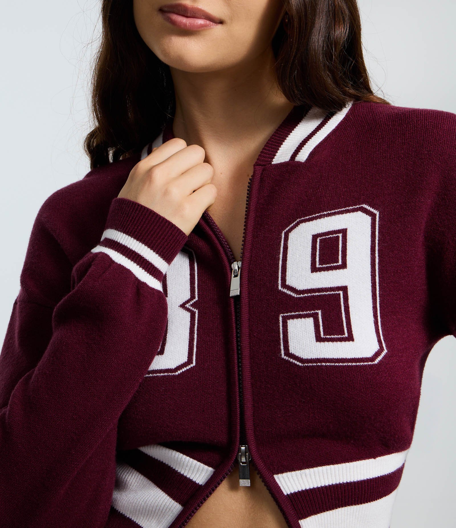Cardigan College em Tricô com Zíper e Estampa Numérica Vermelho 4