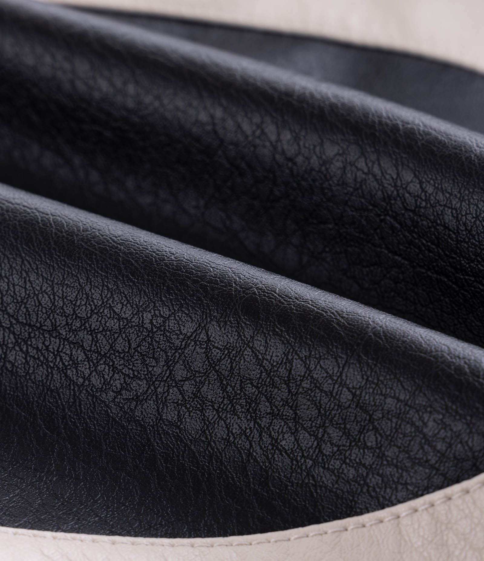Jaqueta Pesada com Patches Preto 7