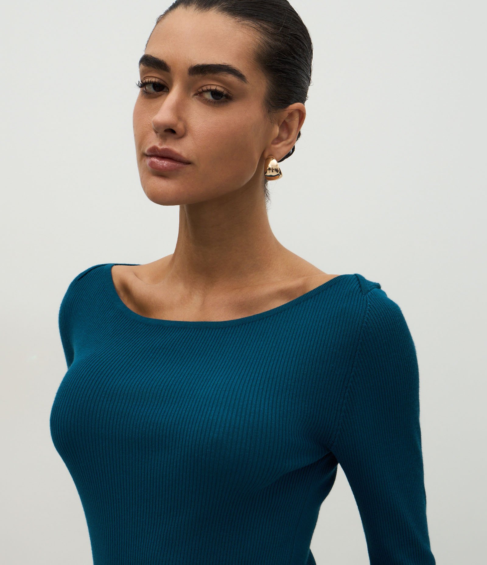 Blusa Básica Ombro a Ombro Transpassado em Tricô Azul 3