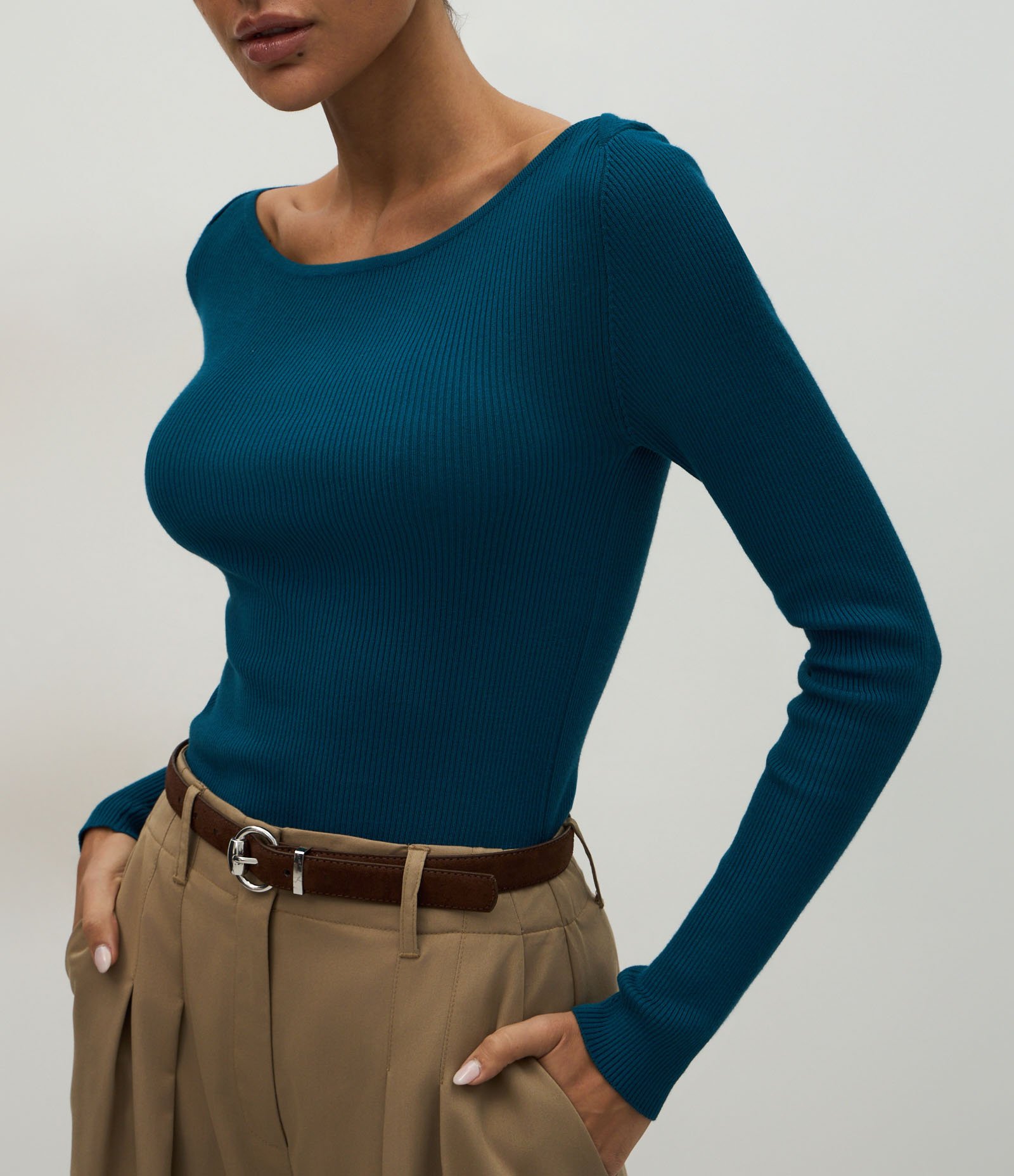 Blusa Básica Ombro a Ombro Transpassado em Tricô Azul 4