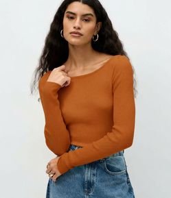 Blusa Básica Ombro a Ombro Transpassado em Tricô