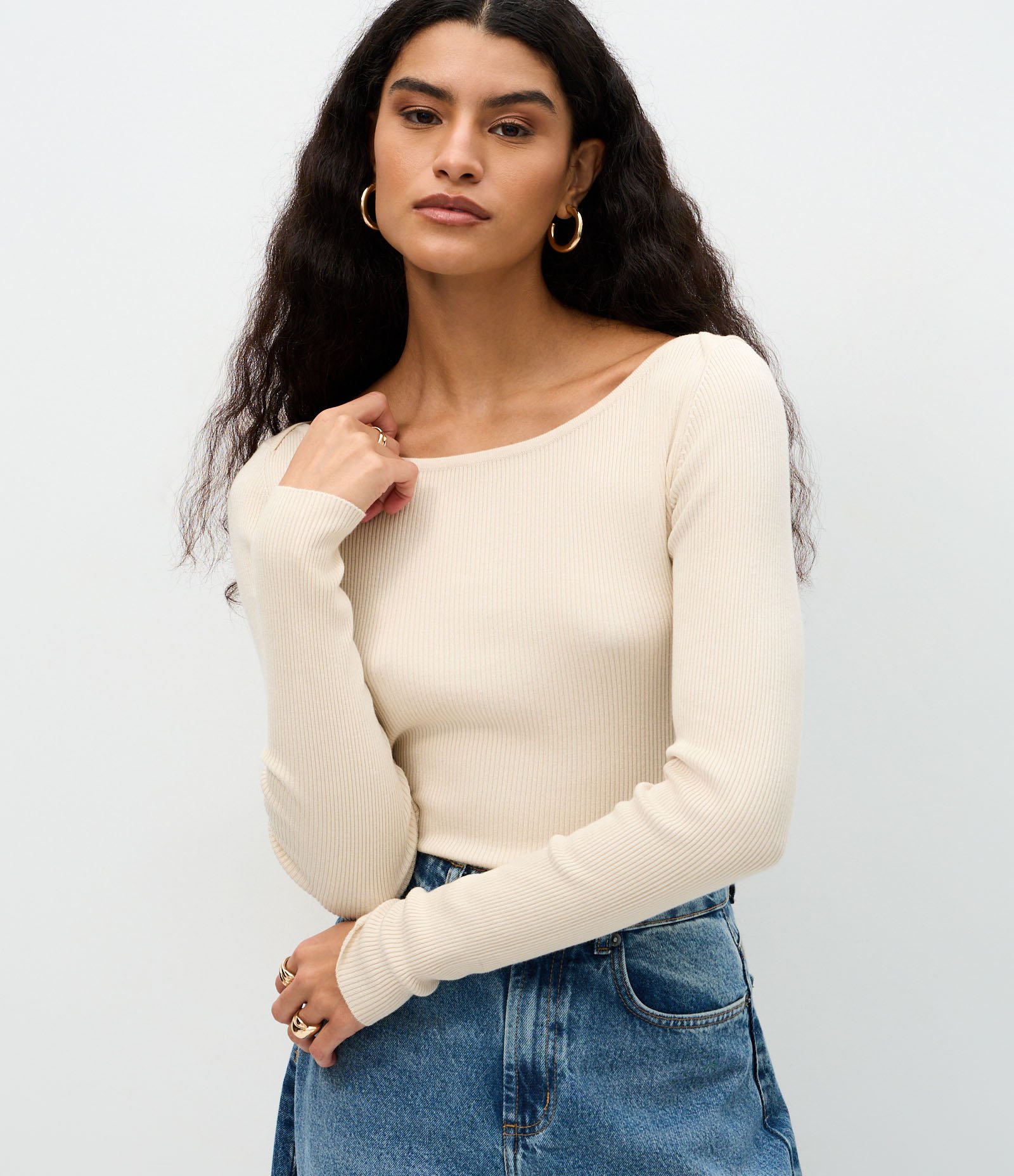 Blusa Básica Ombro a Ombro Transpassado em Tricô Bege 1