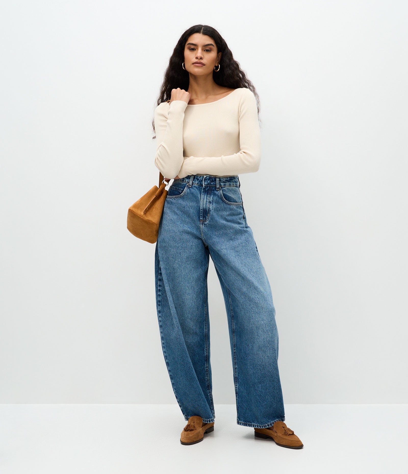 Blusa Básica Ombro a Ombro Transpassado em Tricô Bege 2