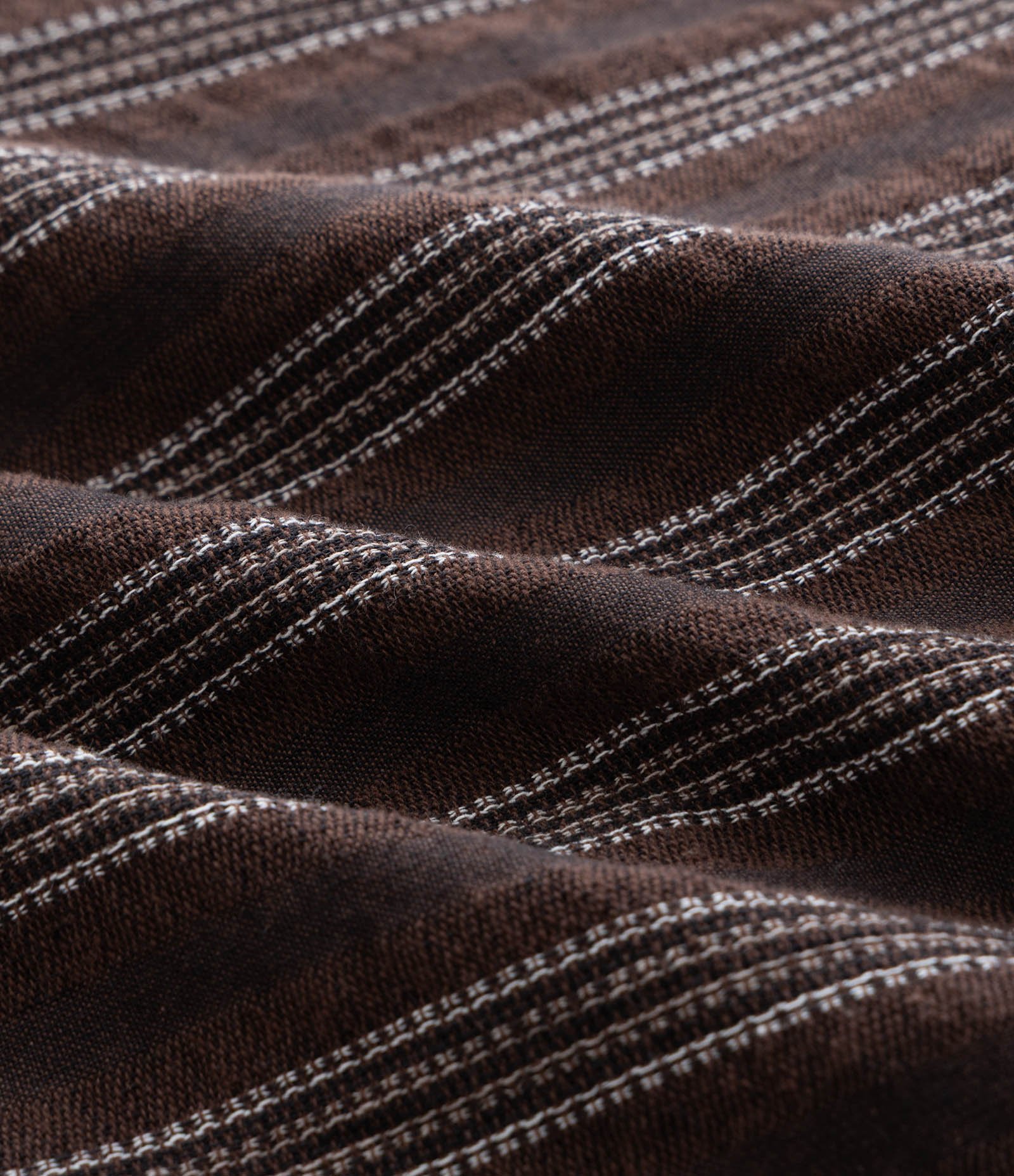 Bermuda Comfort em Jacquard com Estampa de Listras Texturizada e Cós Elástico Marrom 7