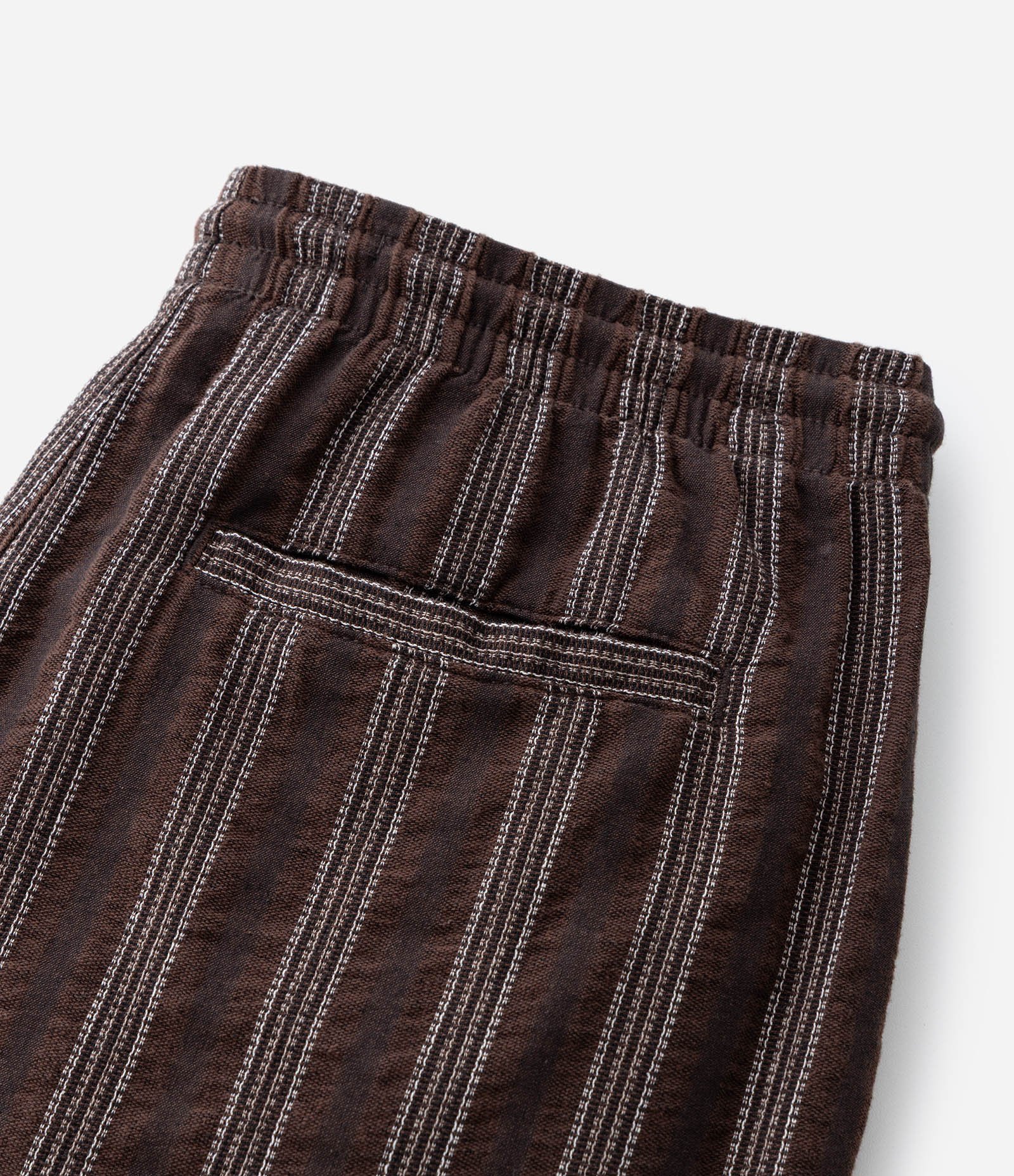 Bermuda Comfort em Jacquard com Estampa de Listras Texturizada e Cós Elástico Marrom 8