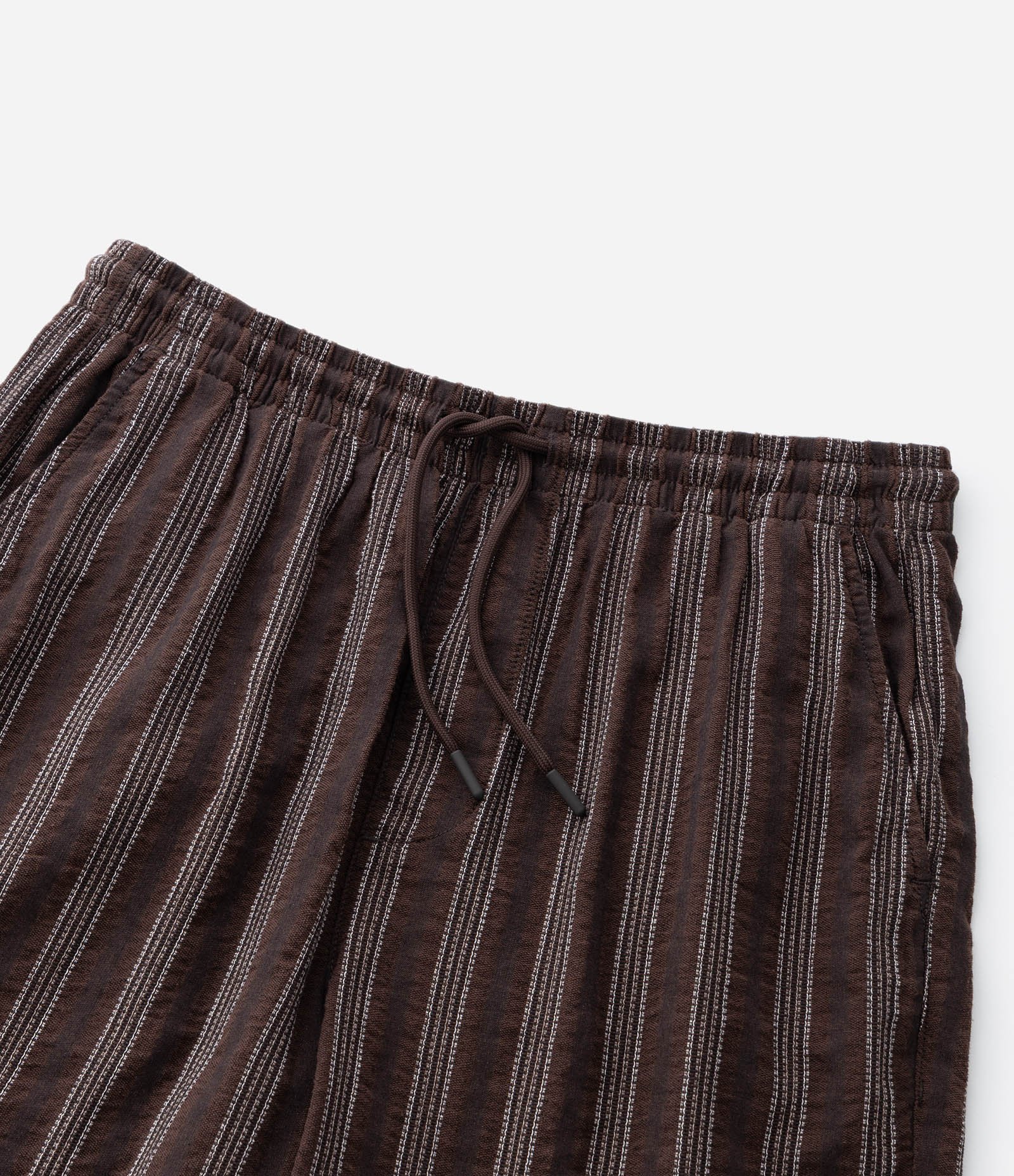 Bermuda Comfort em Jacquard com Estampa de Listras Texturizada e Cós Elástico Marrom 10