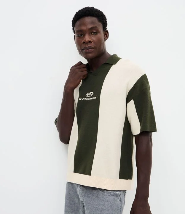 Camiseta Manga Curta em Tricô com Gola Polo e Lettering World