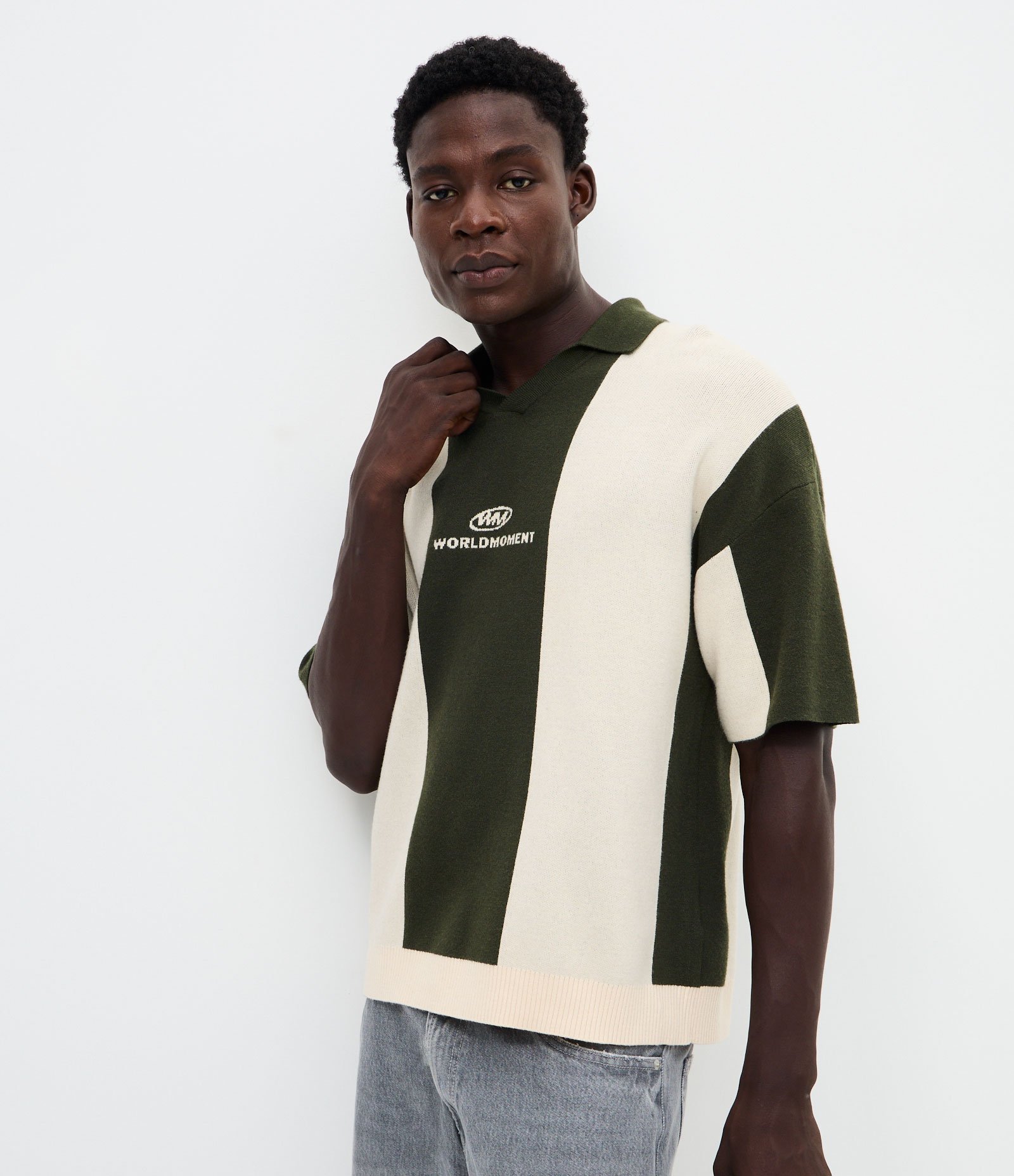 Camiseta Manga Curta em Tricô com Gola Polo e Lettering World