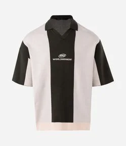 Camiseta Manga Curta em Tricô com Gola Polo e Lettering World Moment