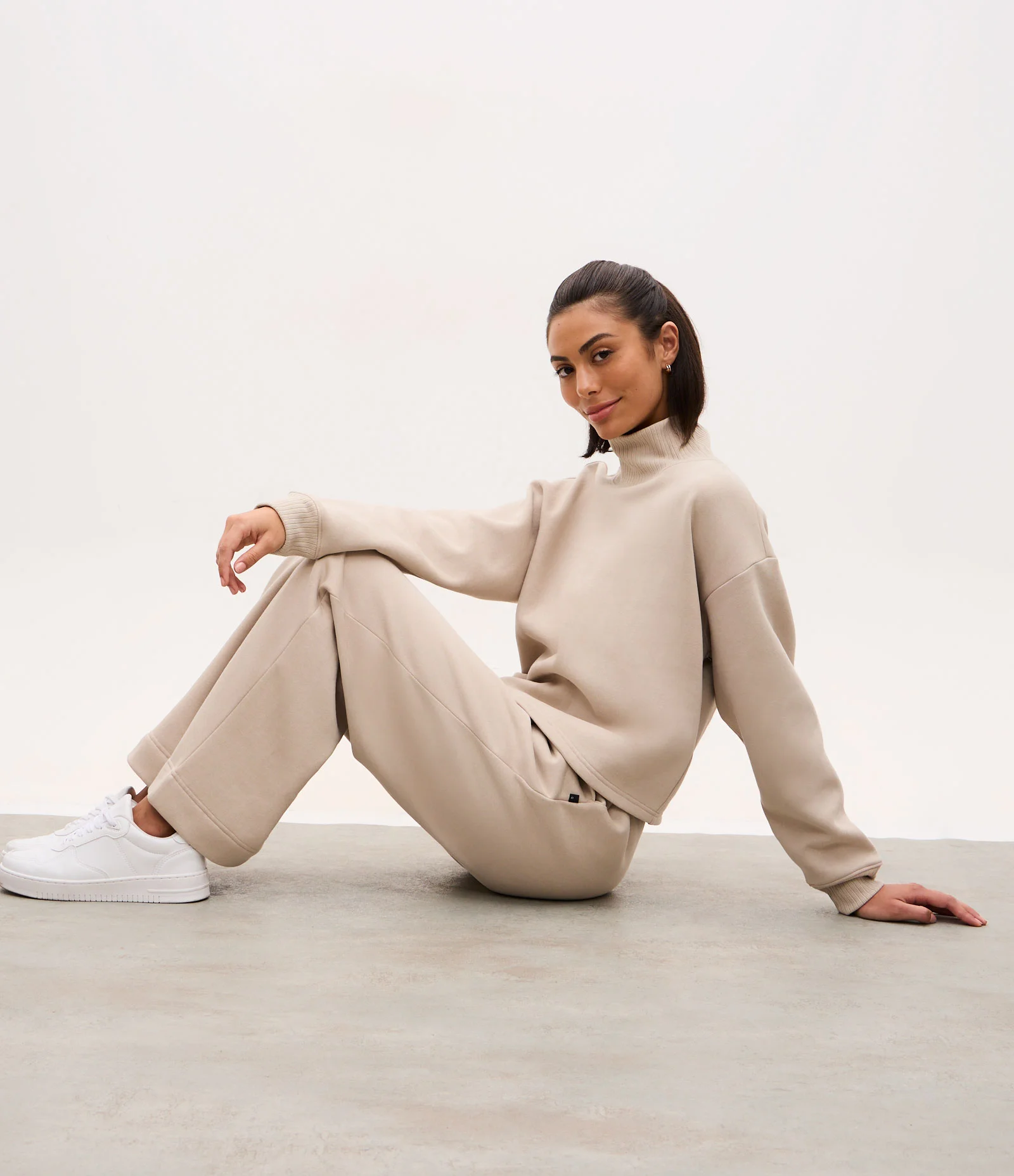 Blusão Boxy Esportivo com Gola e Punhos Canelados Bege 1