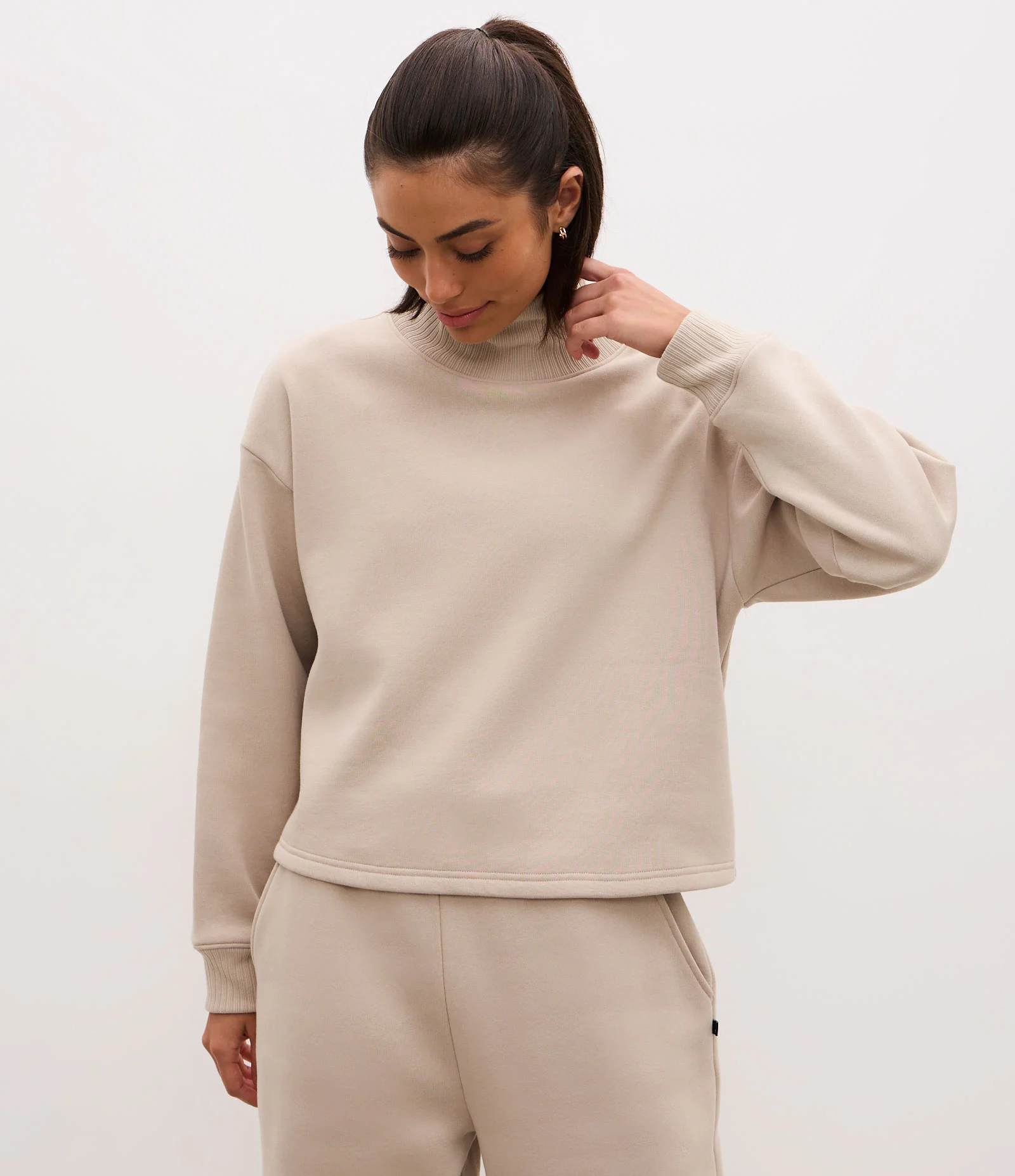 Blusão Boxy Esportivo com Gola e Punhos Canelados Bege 2