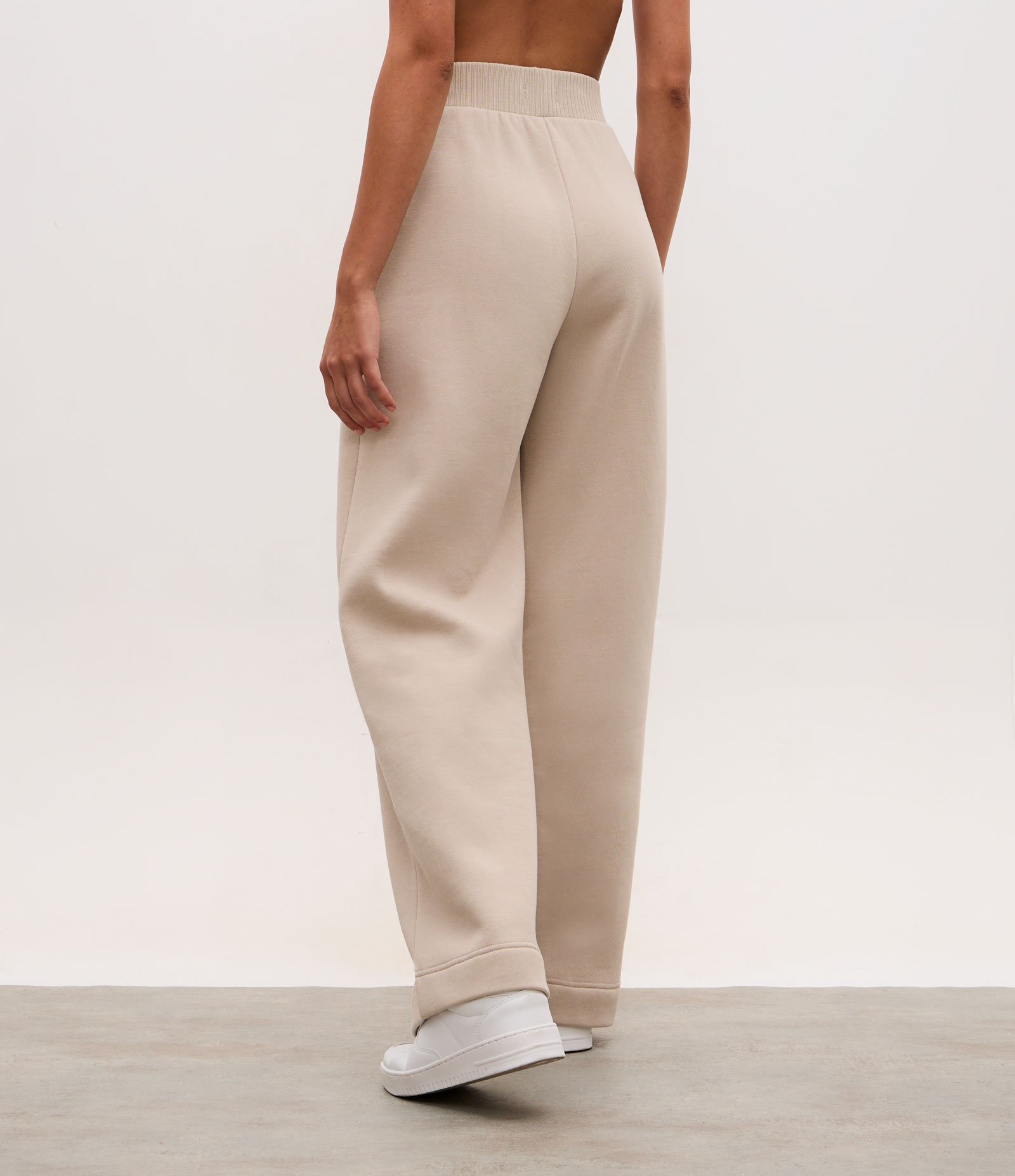 Calça Reta Esportivo em Moletom com Cós Canelado Bege 4