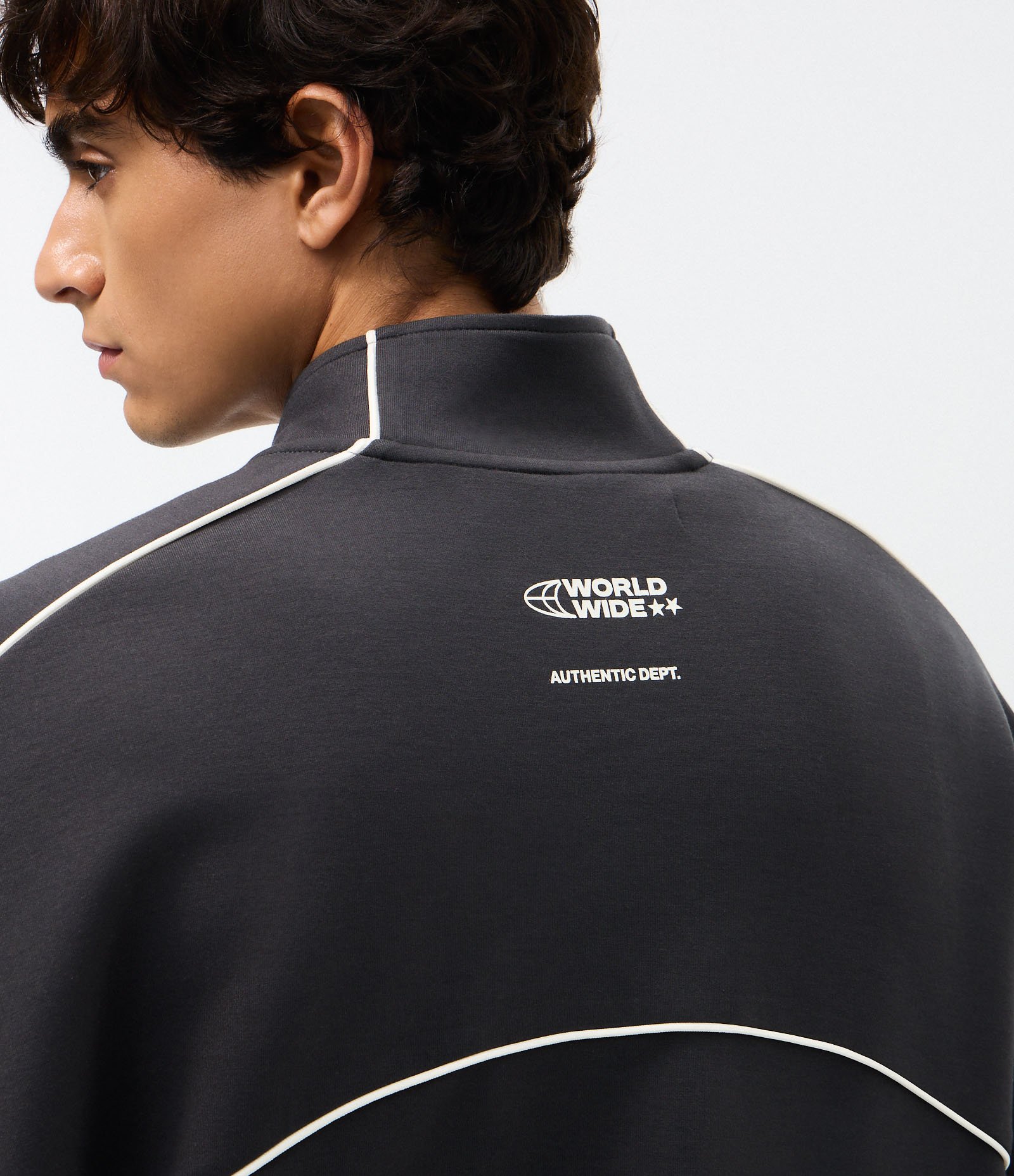 Blusão Boxy com Zíper em Microfibra com Lettering no Peito e Listra nas Mangas Preto 3