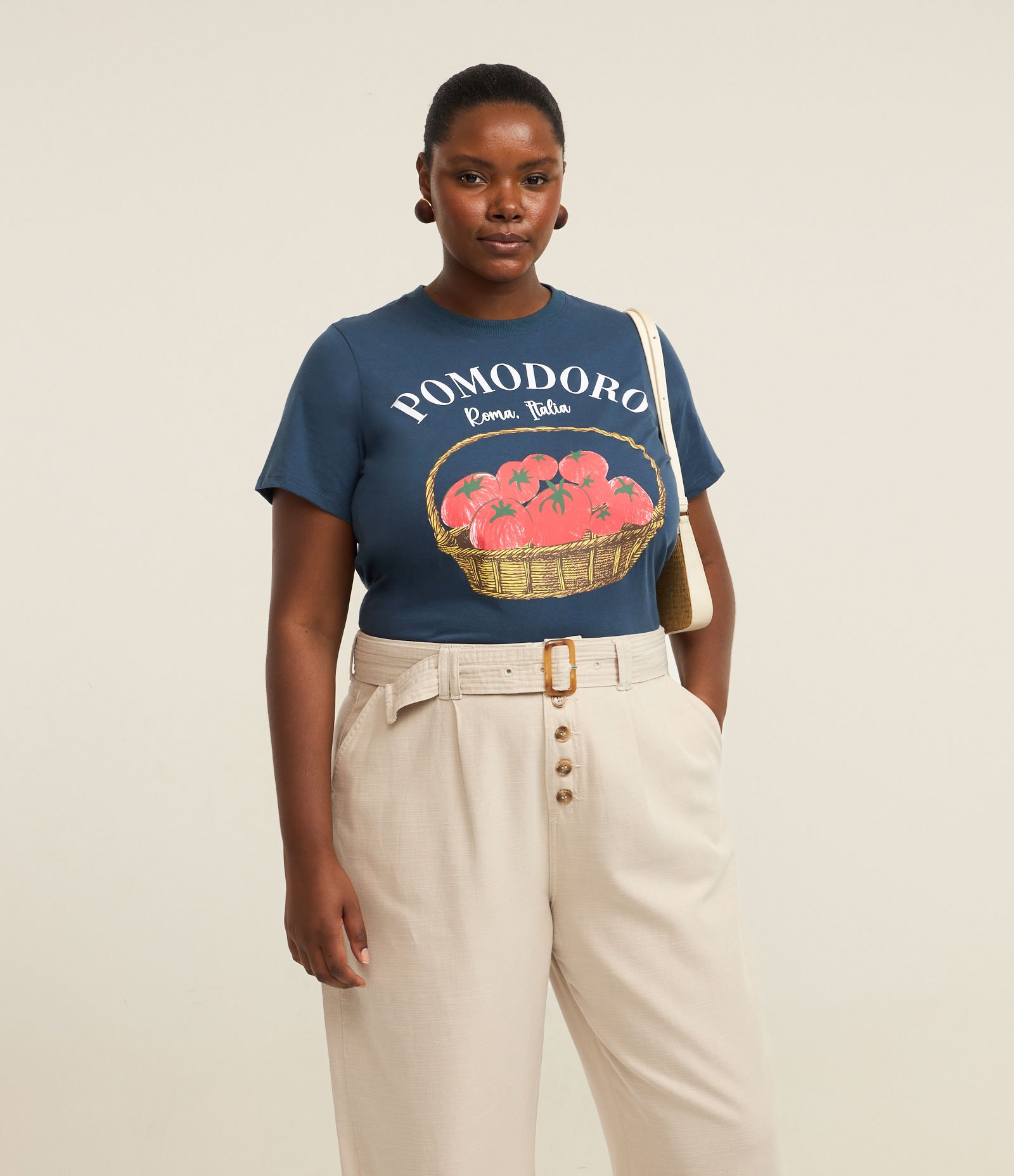 Calça Reta em Sarja Leve com Liocel Botões e Fivela Cinto Tartaruga Curve & Plus Size Off White 3