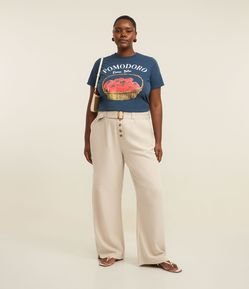 Calça Reta em Sarja com Botões e Fivela Cinto Tartaruga Curve & Plus Size