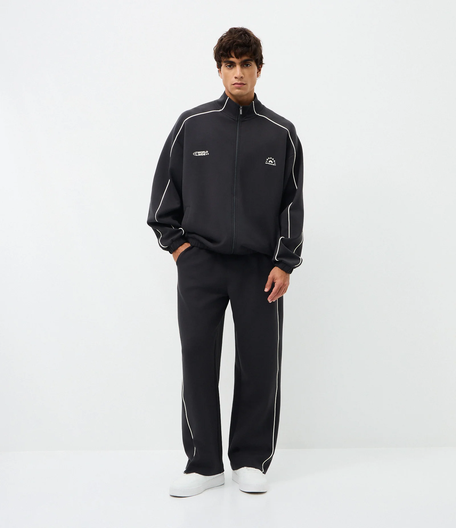 Calça em Moletom com Felpa Liso e Listra nas Laterais Preto 1