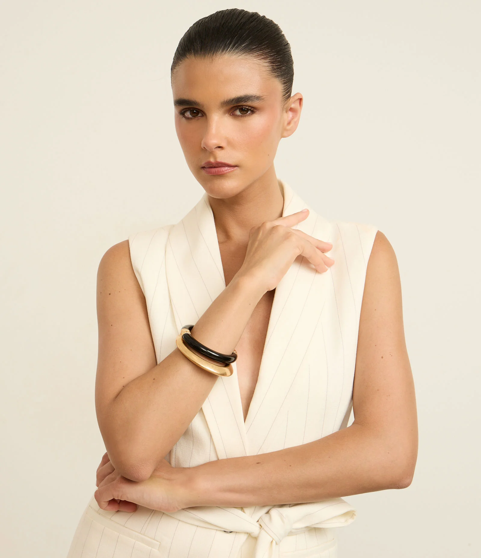 Kit 02 Braceletes em Resina com Mola de Metal Preto 1