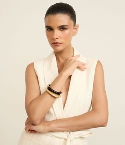 Kit 02 Braceletes em Resina com Mola de Metal