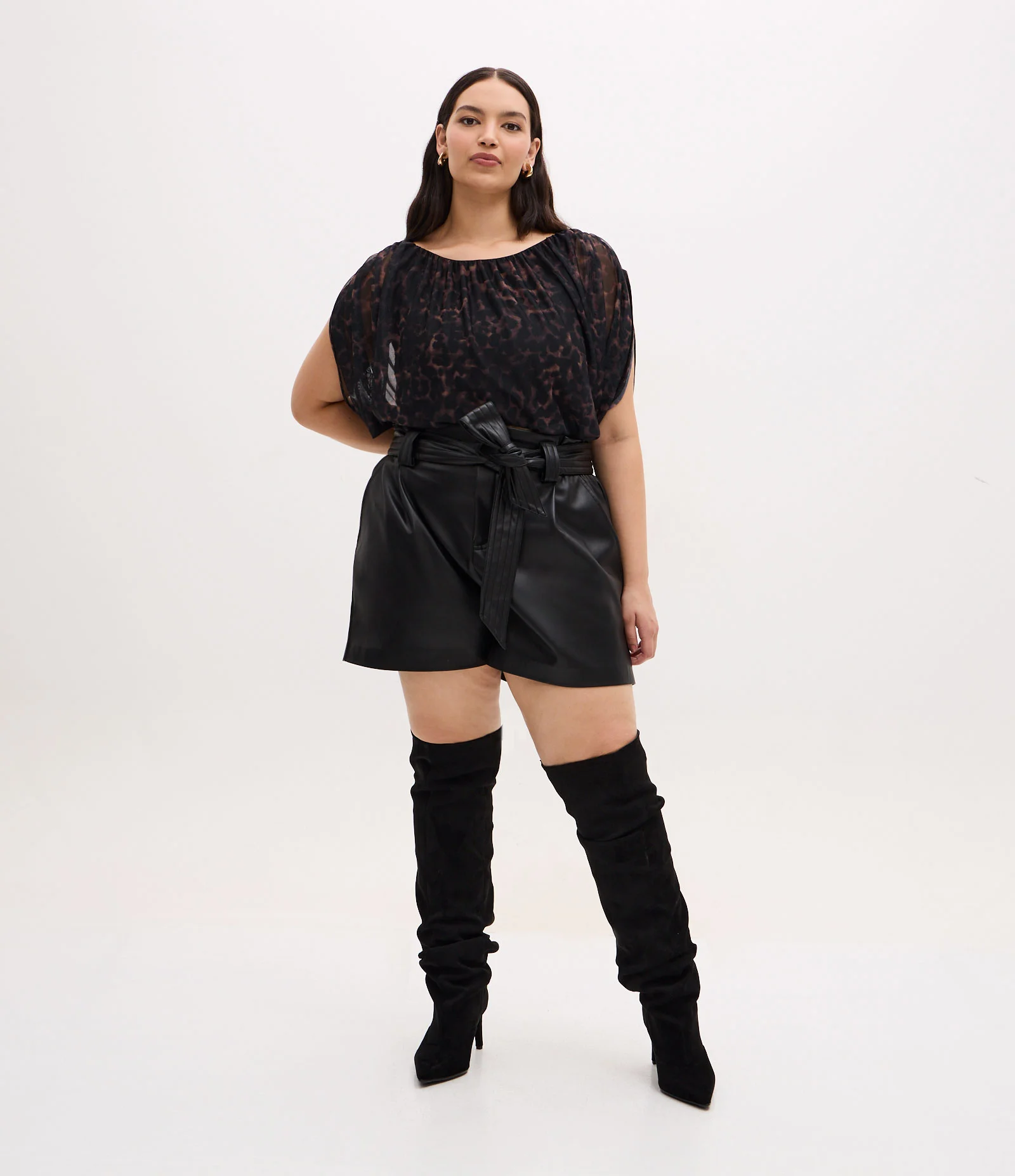 Short Clochard em PU com Faixa Curve & Plus Size Preto 1