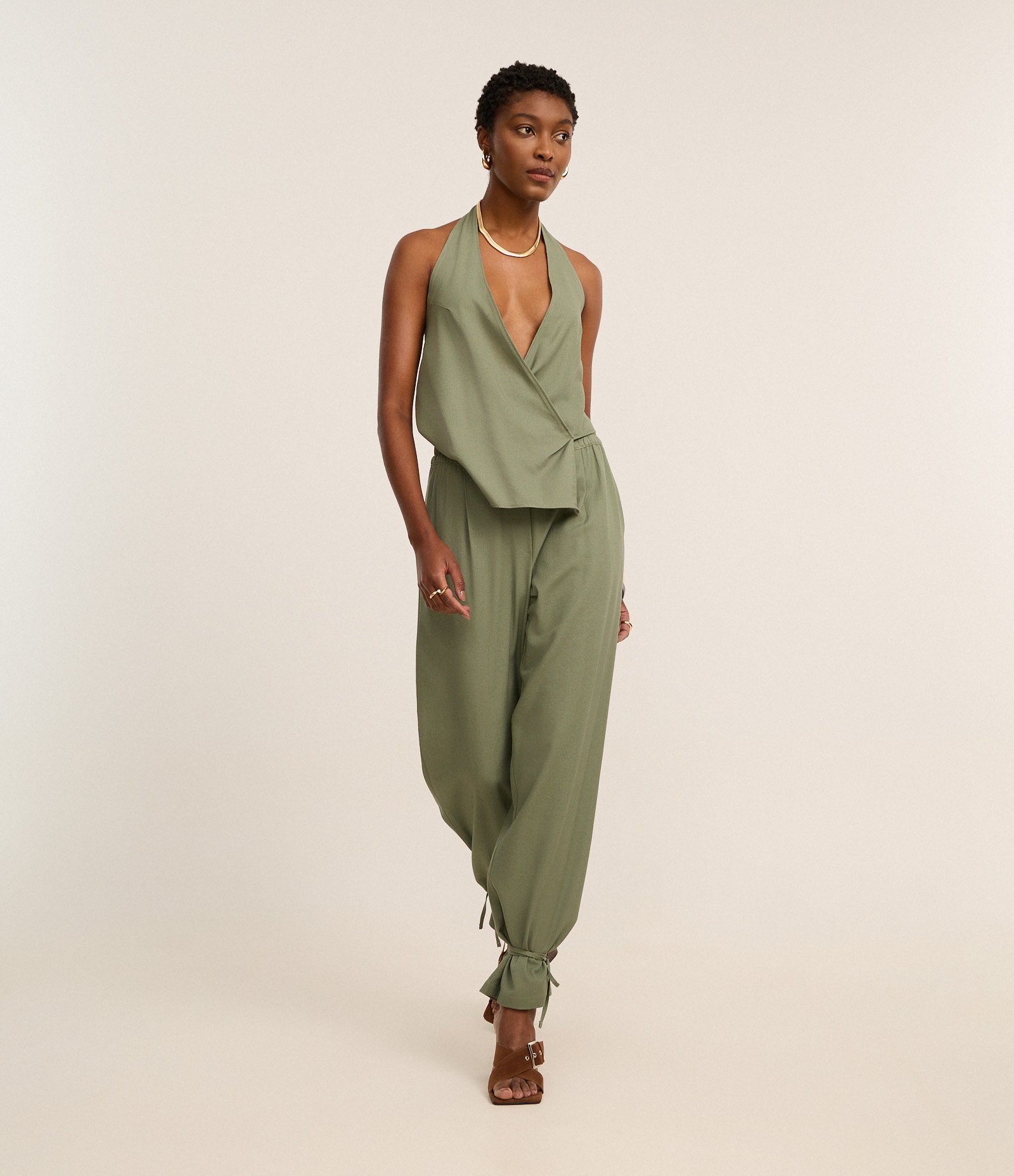 Calça Reta em Viscolinho com Amarração na Barra Verde 1