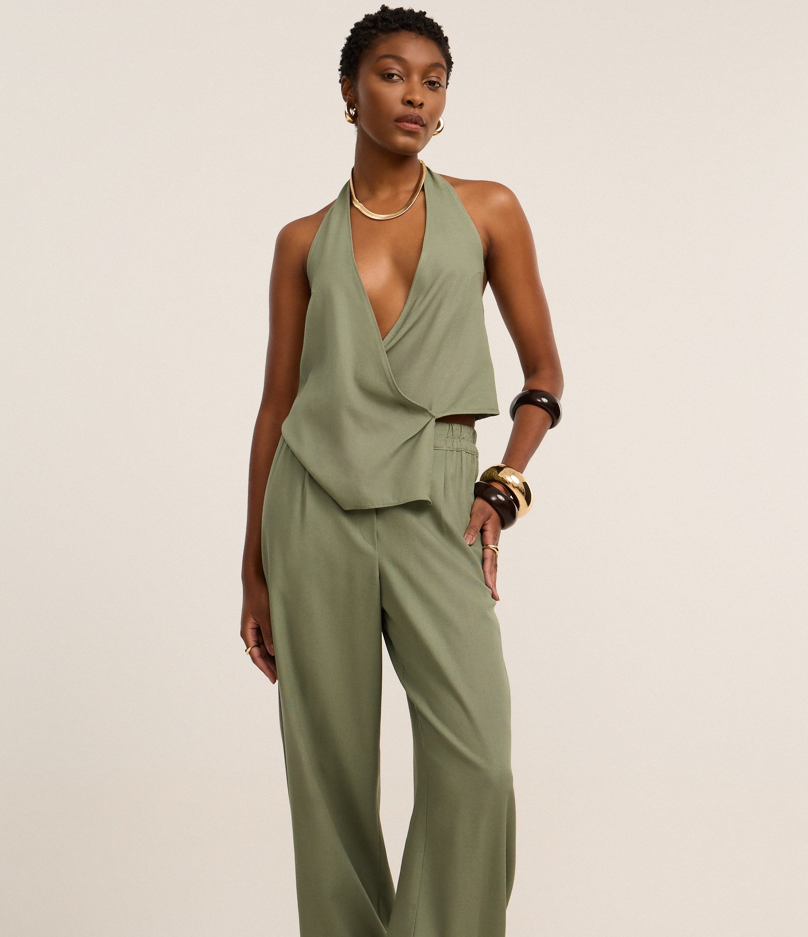 Calça Reta em Viscolinho com Amarração na Barra Verde 6