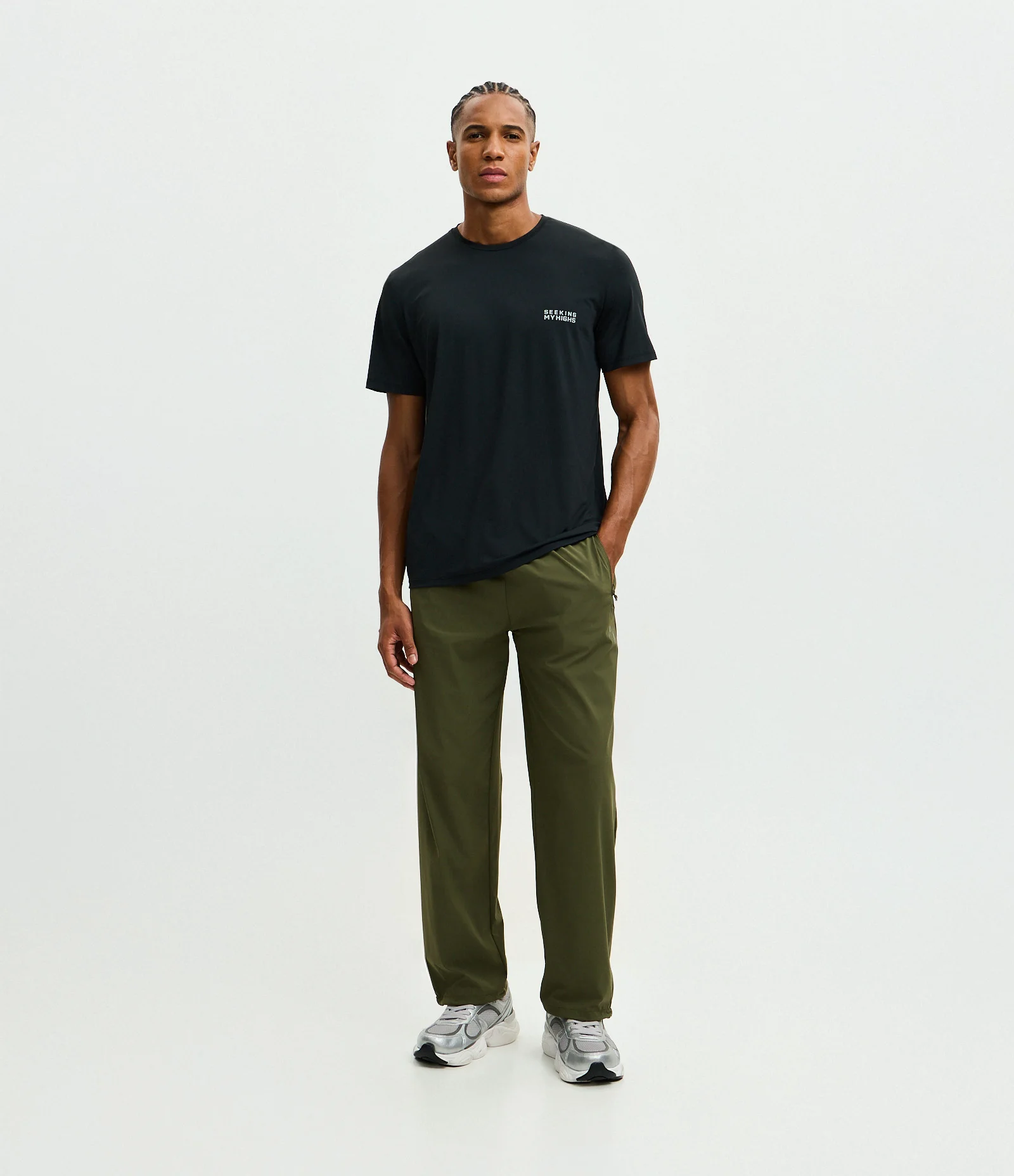 Calça Reta Esportiva em Tecido Tecnológico com Regulador na Barra Verde 1