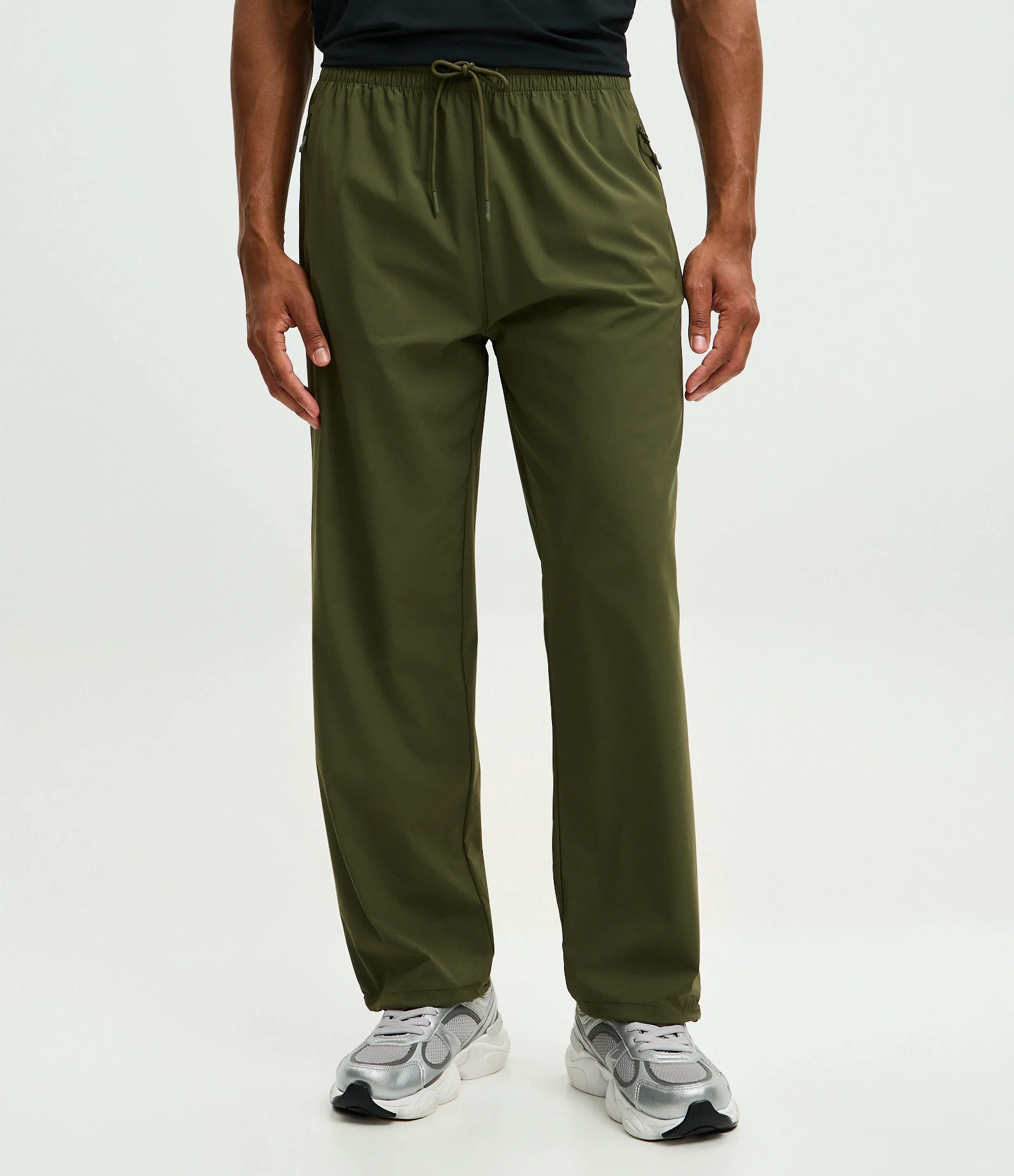 Calça Reta Esportiva em Tecido Tecnológico com Regulador na Barra Verde 2