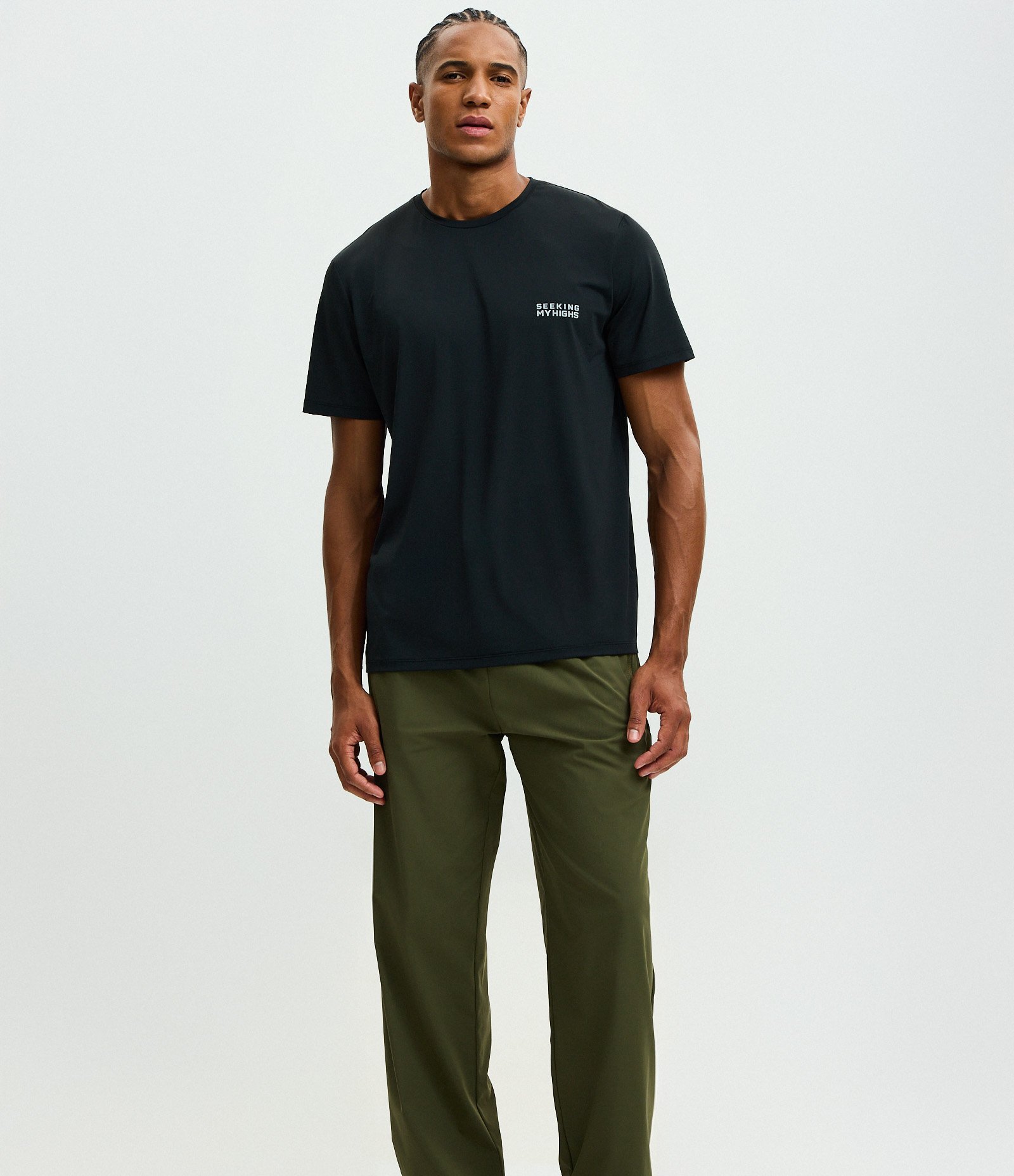 Calça Reta Esportiva em Tecido Tecnológico com Regulador na Barra Verde 4