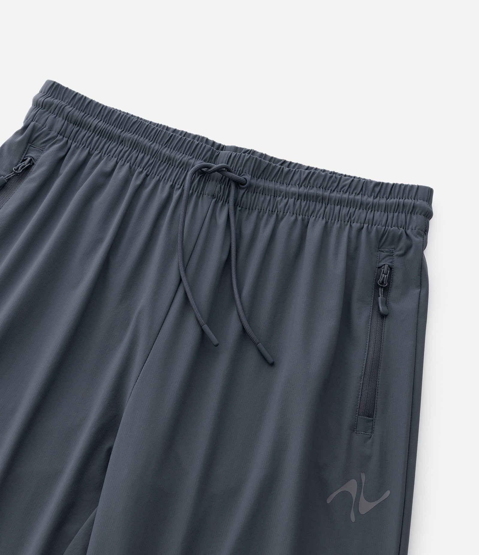 Calça Reta Esportiva em Tecido Tecnológico com Regulador na Barra Cinza 10