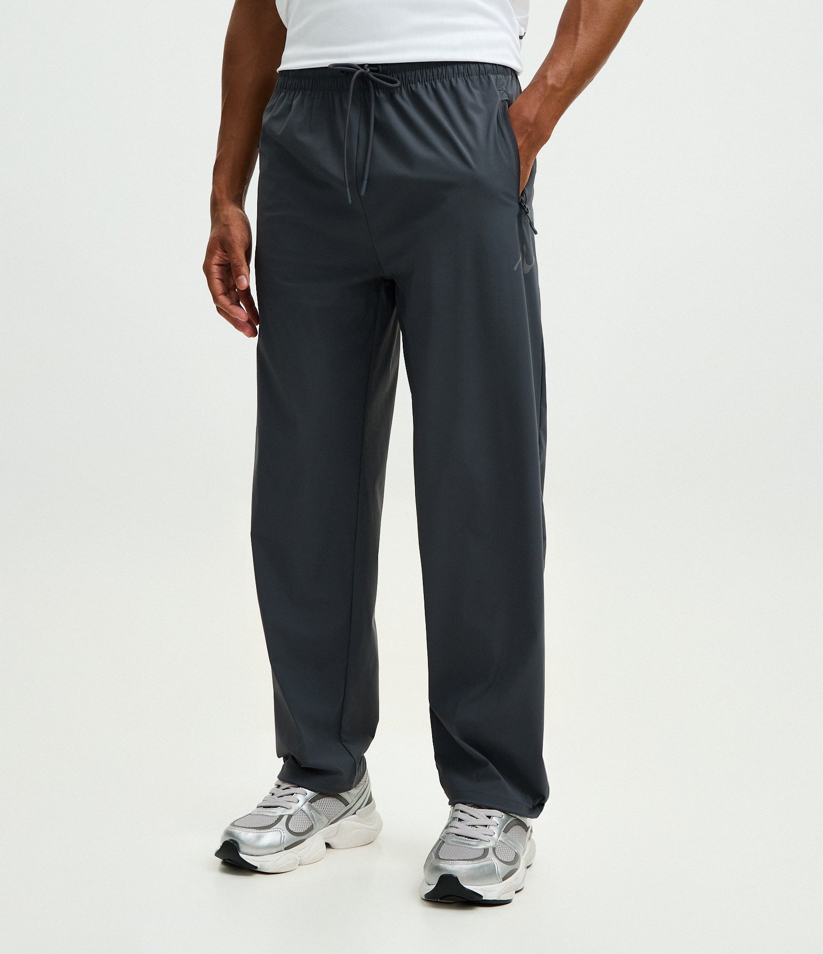 Calça Reta Esportiva em Tecido Tecnológico com Regulador na Barra Cinza 2