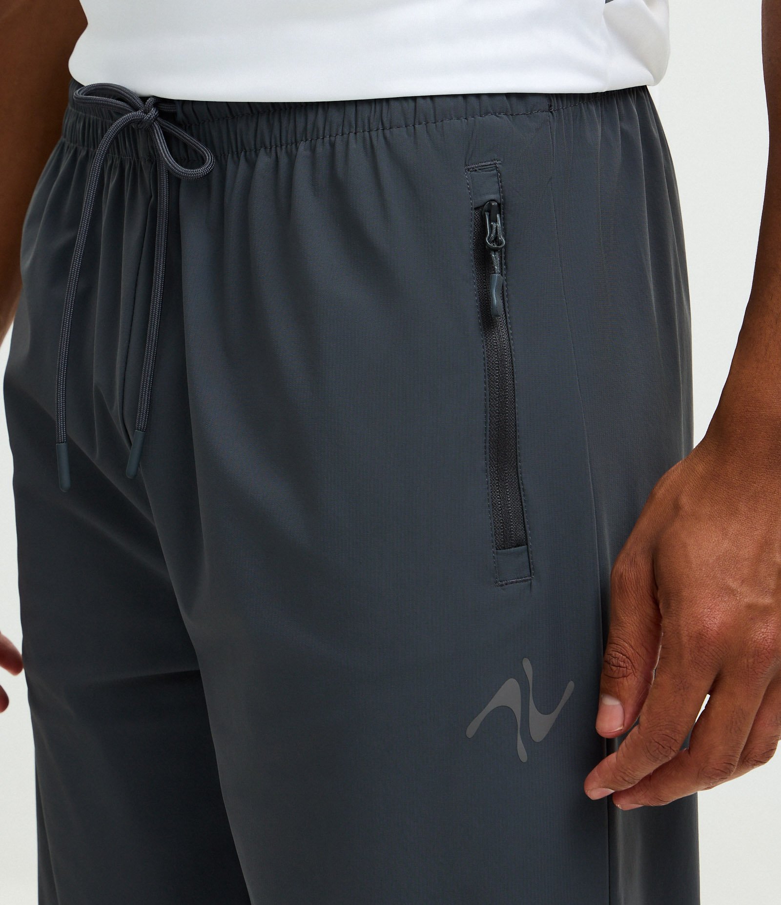 Calça Reta Esportiva em Tecido Tecnológico com Regulador na Barra Cinza 3