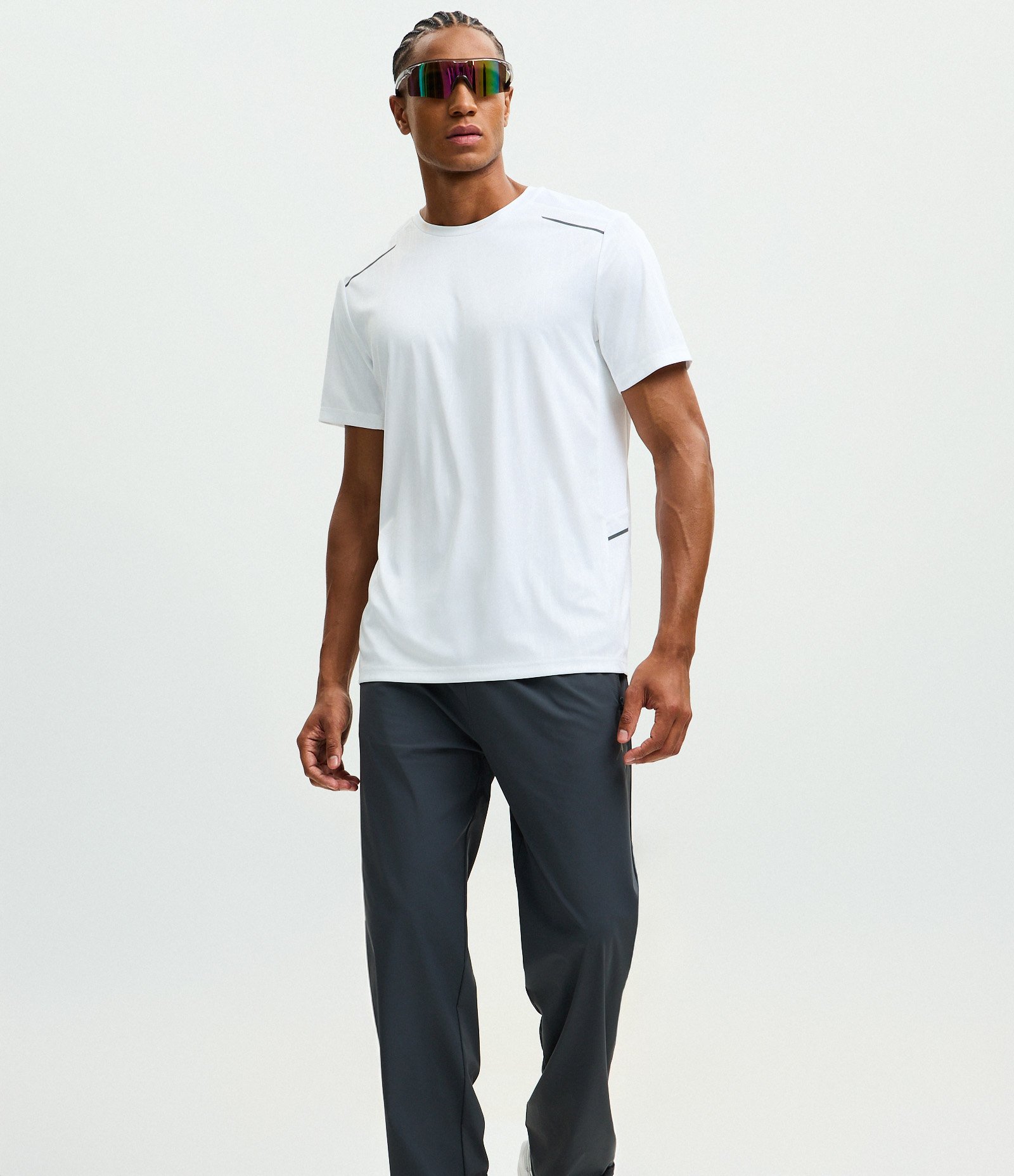 Calça Reta Esportiva em Tecido Tecnológico com Regulador na Barra Cinza 4