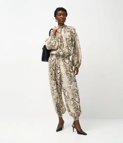 Calça Aladim em Chiffon com Lastex no Cós e Estampa Animal Print Cobra