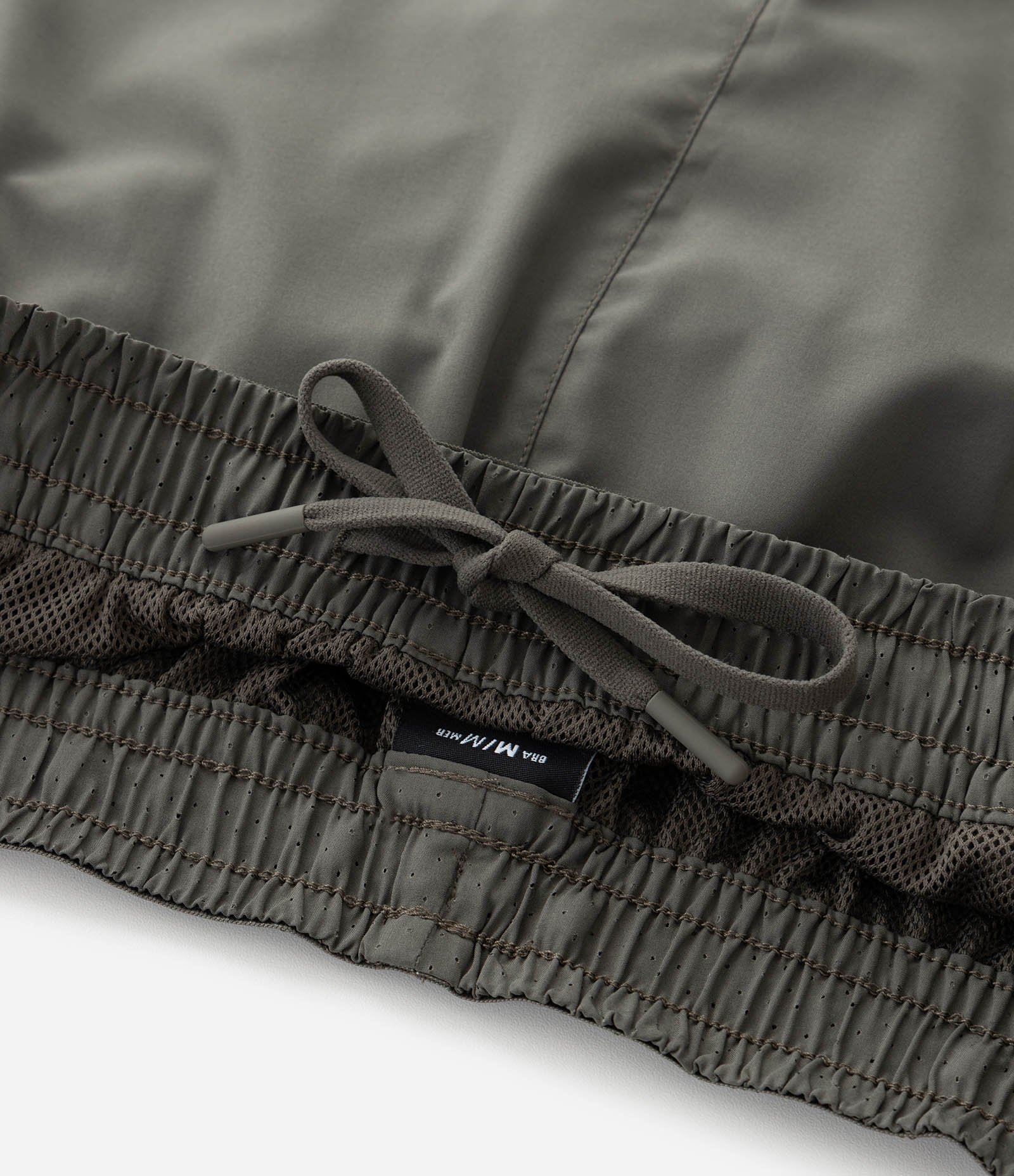 Bermuda Esportiva Tecnológica com Cós Elástico Texturizado Verde 9