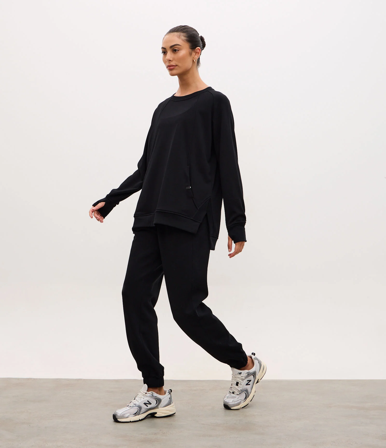 Casaco Fechado Oversized Esportivo em Algodão com Fenda Lateral Preto 2